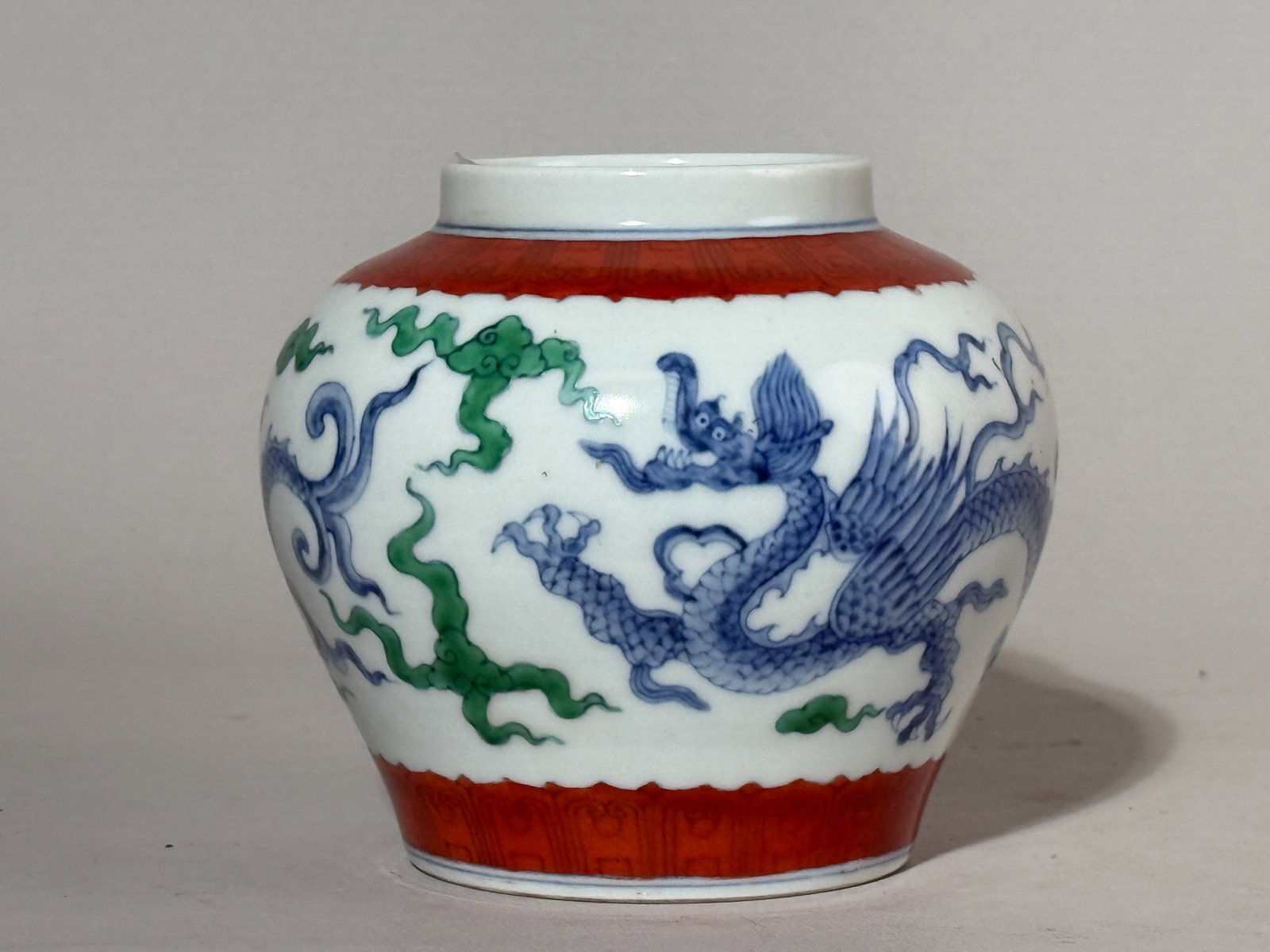 CHINESE PORCELAIN JAR WITH DRAGON MOTIF: A Chinese porcelain jar with a dragon motif. Dimensions: Height: 4.5 in. (11.4 cm); Diameter: 5 in. (12.7 cm). Note: This item is in New York, where it can be shipped from.