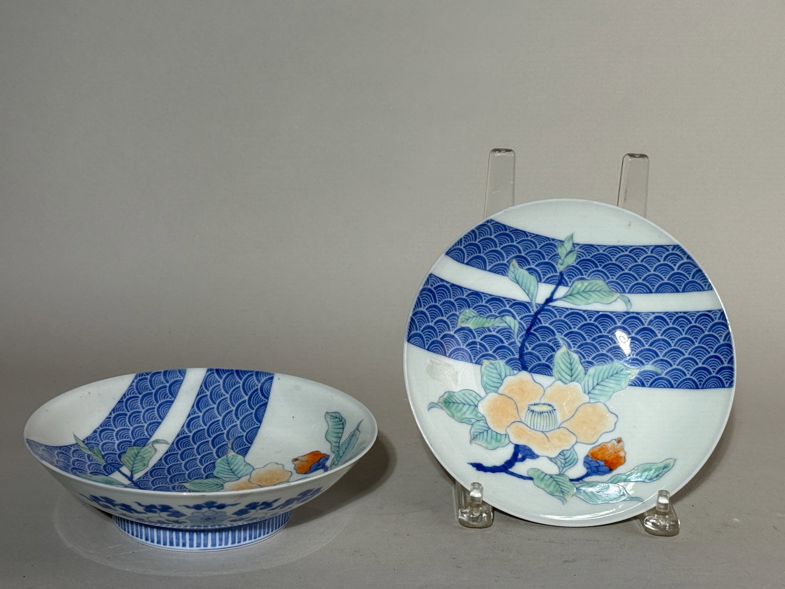 PAIR OF JAPANESE NABESHIMA PORCELAIN DISHES: A pair of Japanese Nabeshima porcelain dishes with a floral motif. Dimensions: Diameter: 7.75 in. (19.7 cm). Note: This item is in New York, where it can be shipped from.