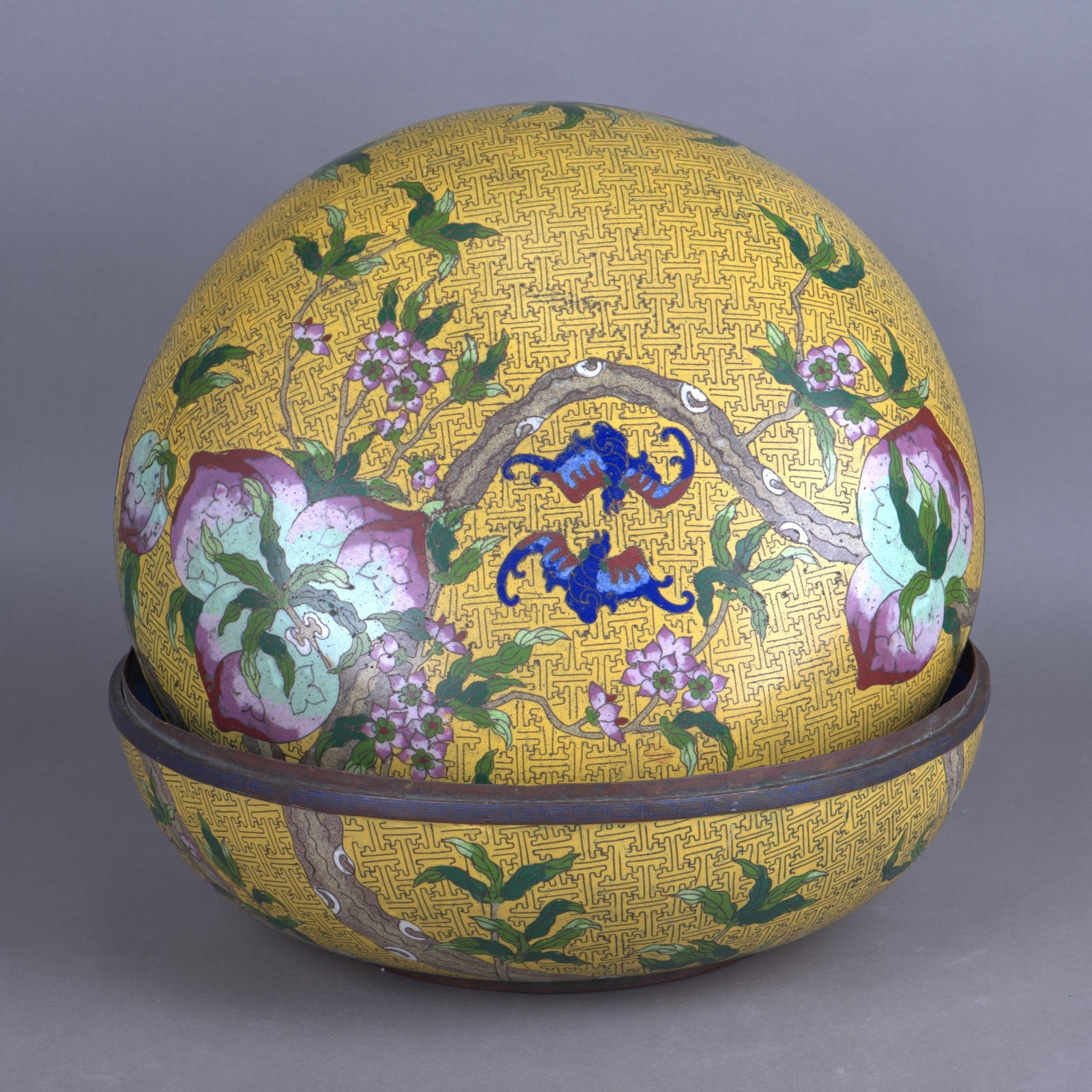 A CHINESE CLOISONNE "PEACH" BOX AND COVER (1 of 5)