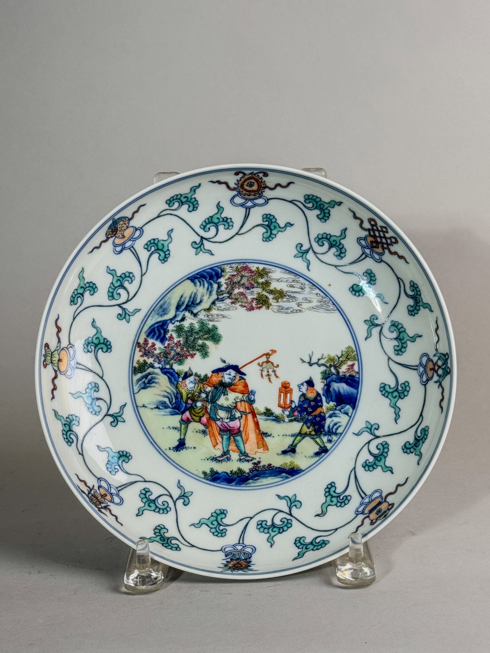 CHINESE PORCELAIN DISH WITH FIGURAL SCENE (1 of 13)