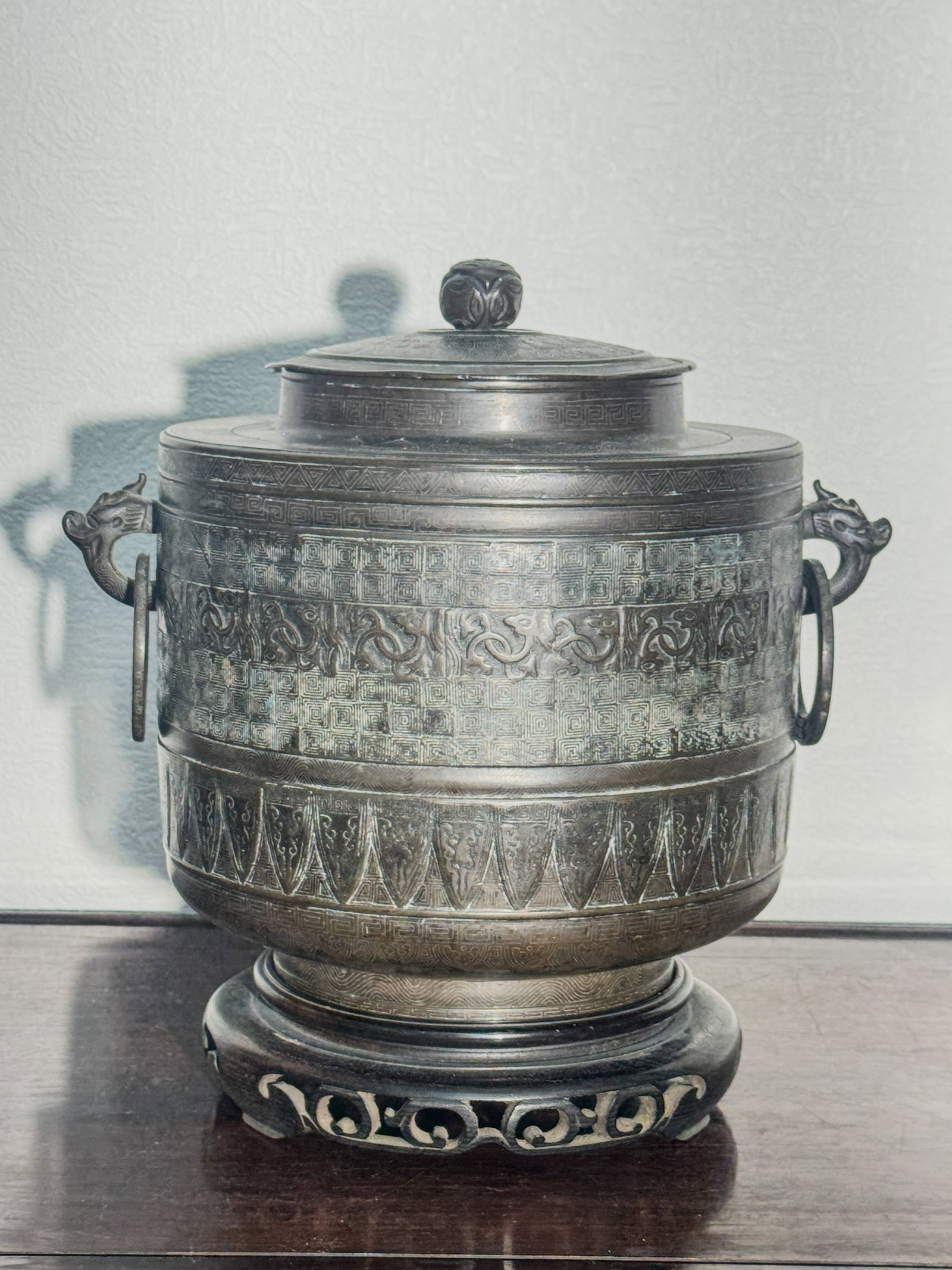 ANTIQUE CHINESE BRONZE COVERED JAR WITH SILVER-WIRE INLAY (1 of 17)