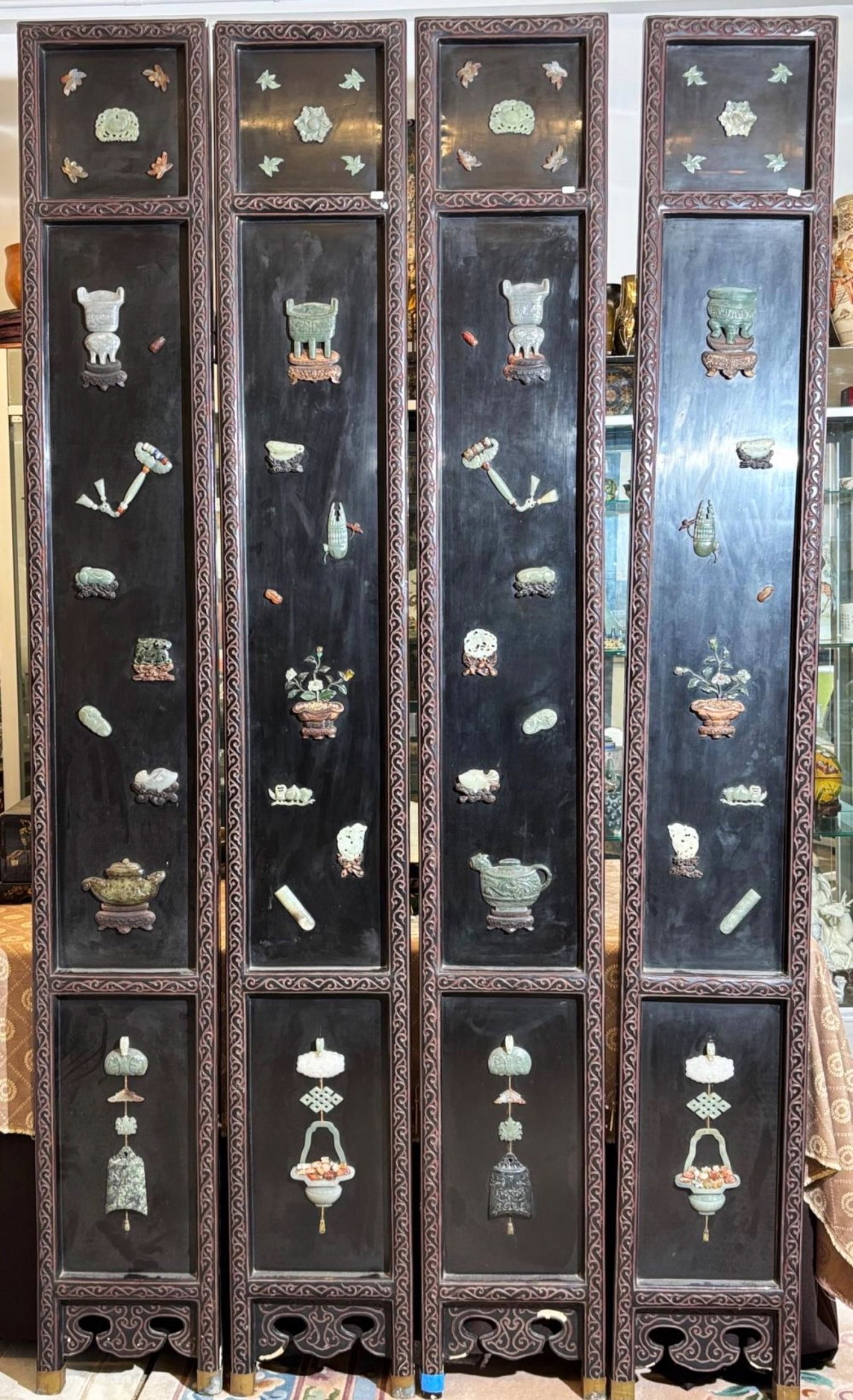 CHINESE LACQUER FLOOR SCREEN WITH JADE INSERTS (1 of 13)