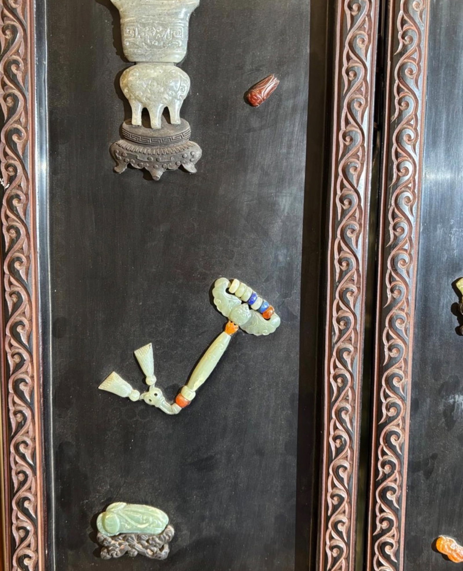 CHINESE LACQUER FLOOR SCREEN WITH JADE INSERTS - 3