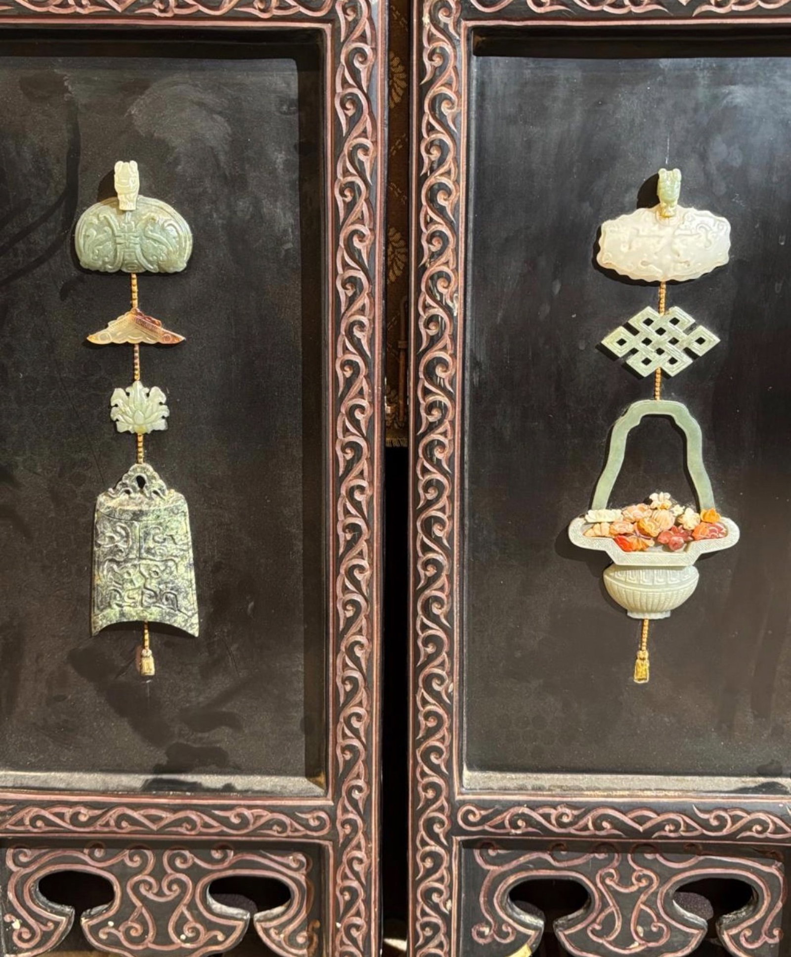 CHINESE LACQUER FLOOR SCREEN WITH JADE INSERTS - 6