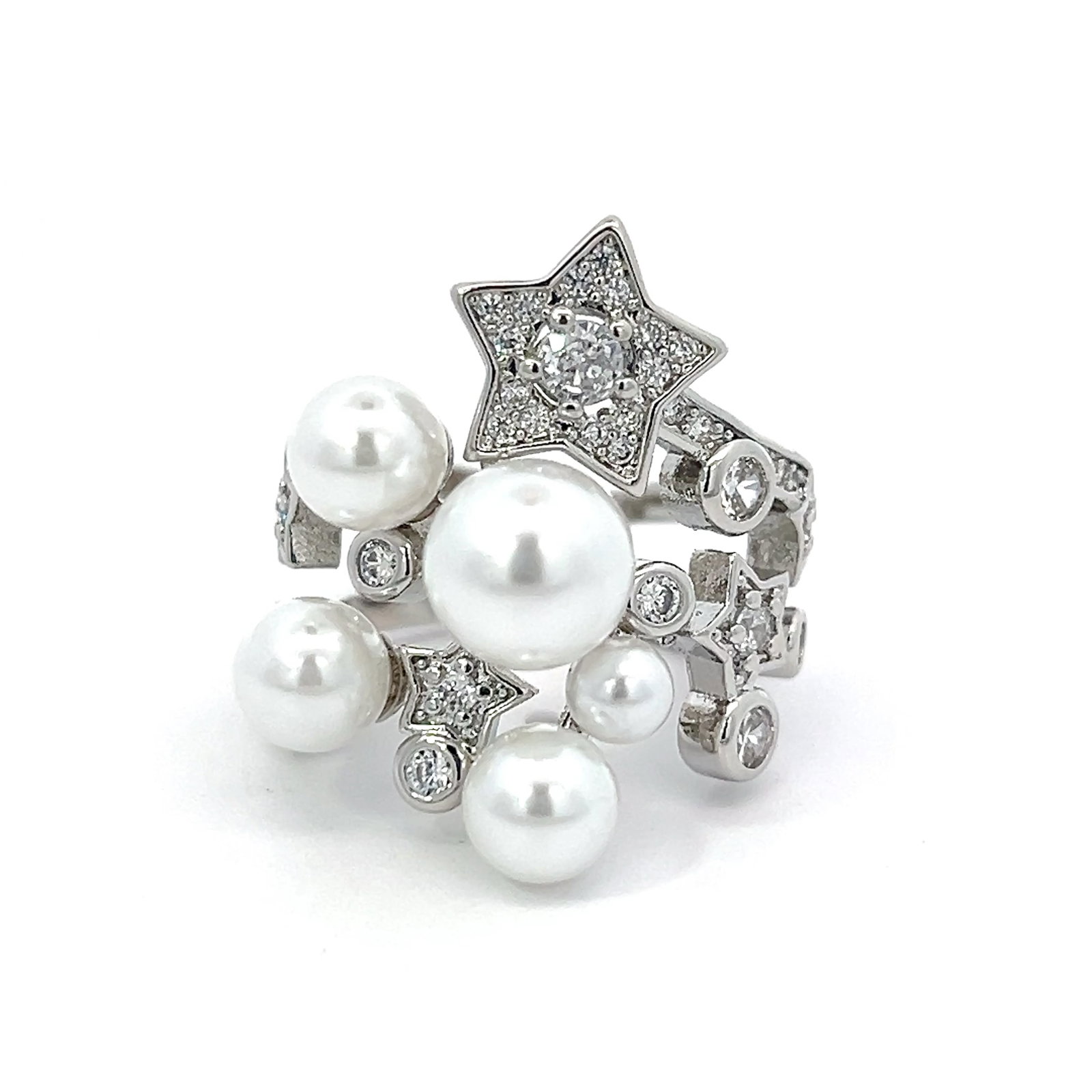 PEARL, DIAMOND AND STERLING SILVER RING: Pearl, diamond and sterling silver ring. Ring size: 6.5 (adjustable) Weight: 6.0 g