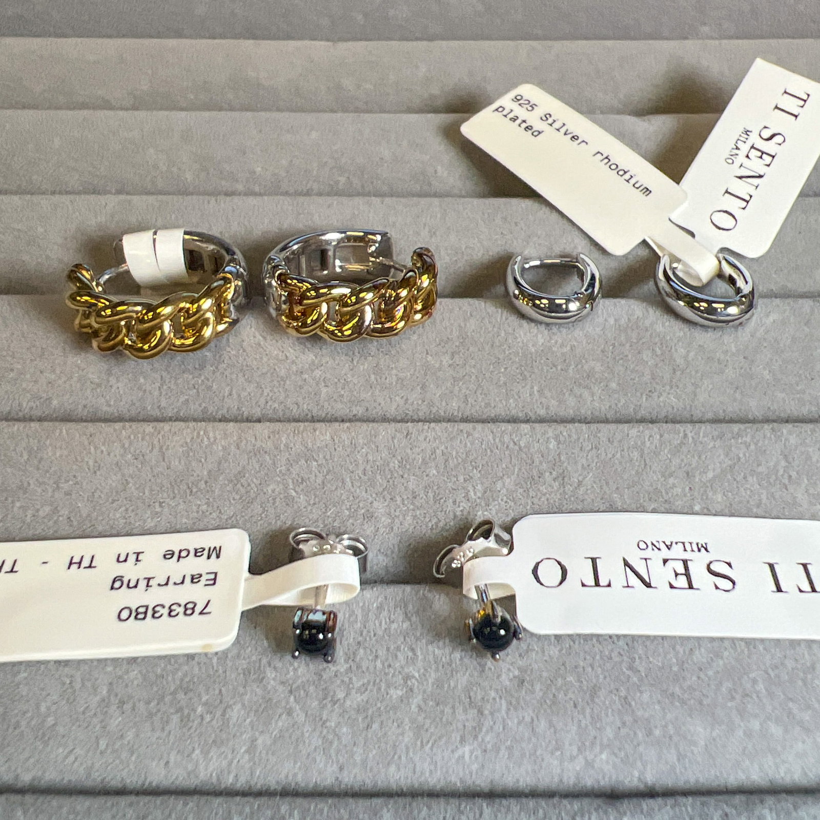 (LOT OF 6) THREE PAIRS OF FASHION JEWELRY EARRINGS (1 of 2)