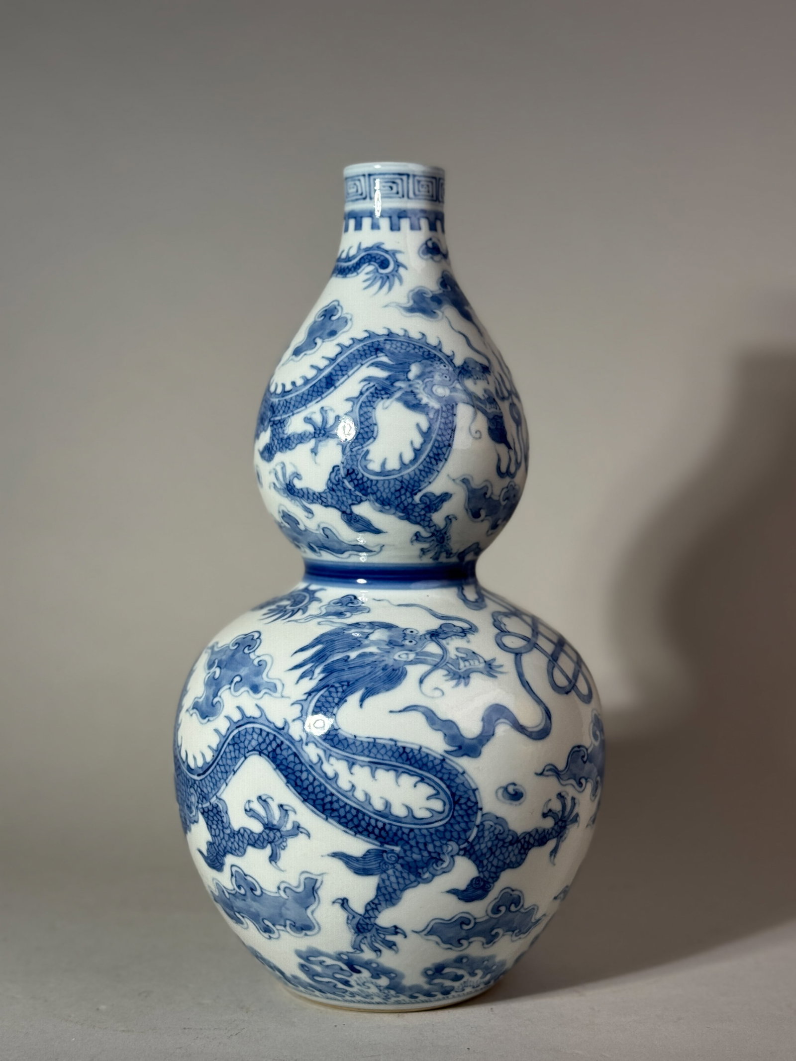 CHINESE DOUBLE-GOURD BLUE AND WHITE PORCELAIN VASE (1 of 9)