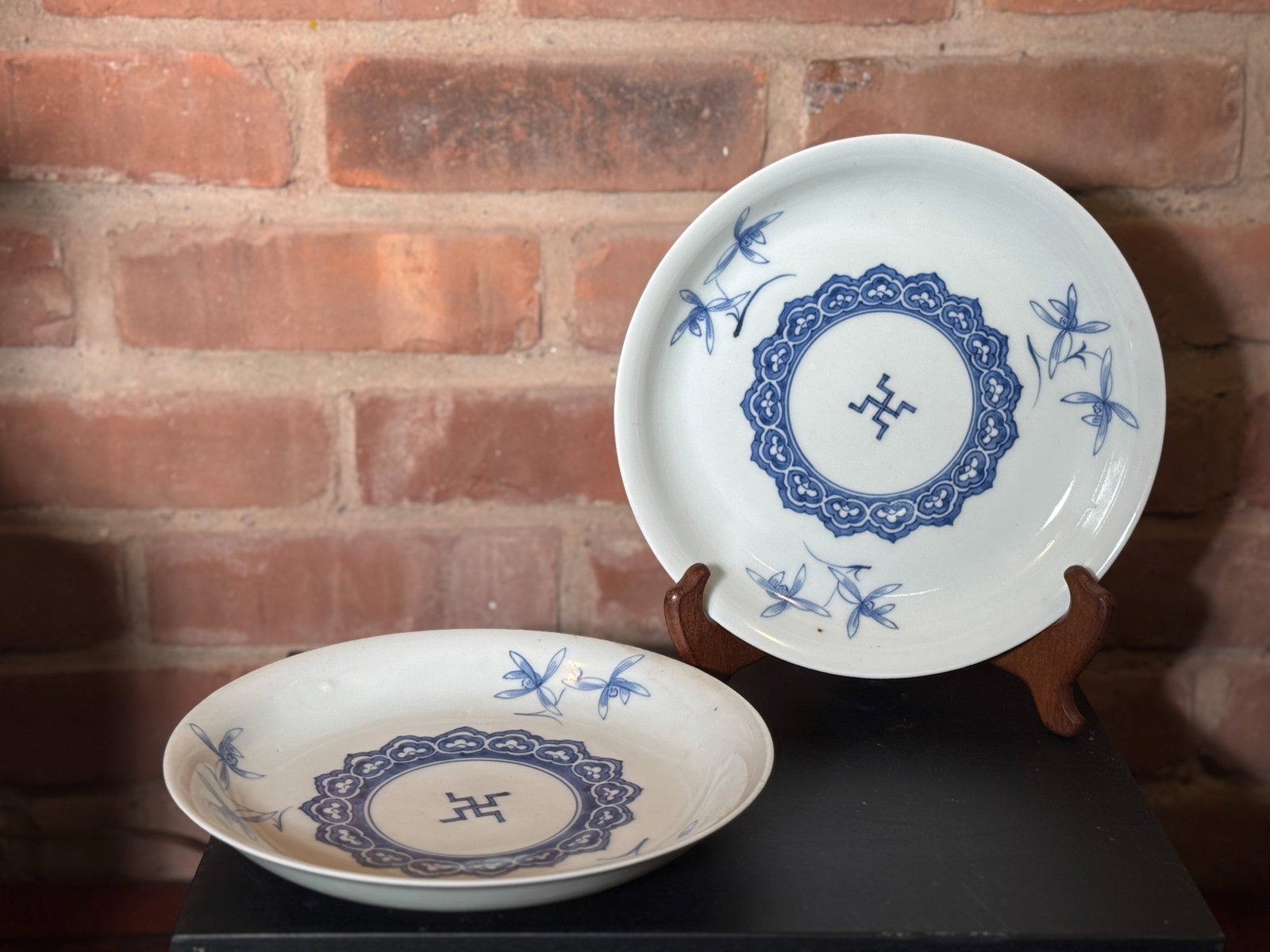 PAIR JAPANESE MEIJI ARITA BLUE AND WHITE PORCELAIN DISHES: Pair of Japanese Meiji-period Arita blue and white porcelain dishes. Dimensions: Diameter: 8.9 in. (22.6 cm). Note: This item is in New York, where it can be shipped from.