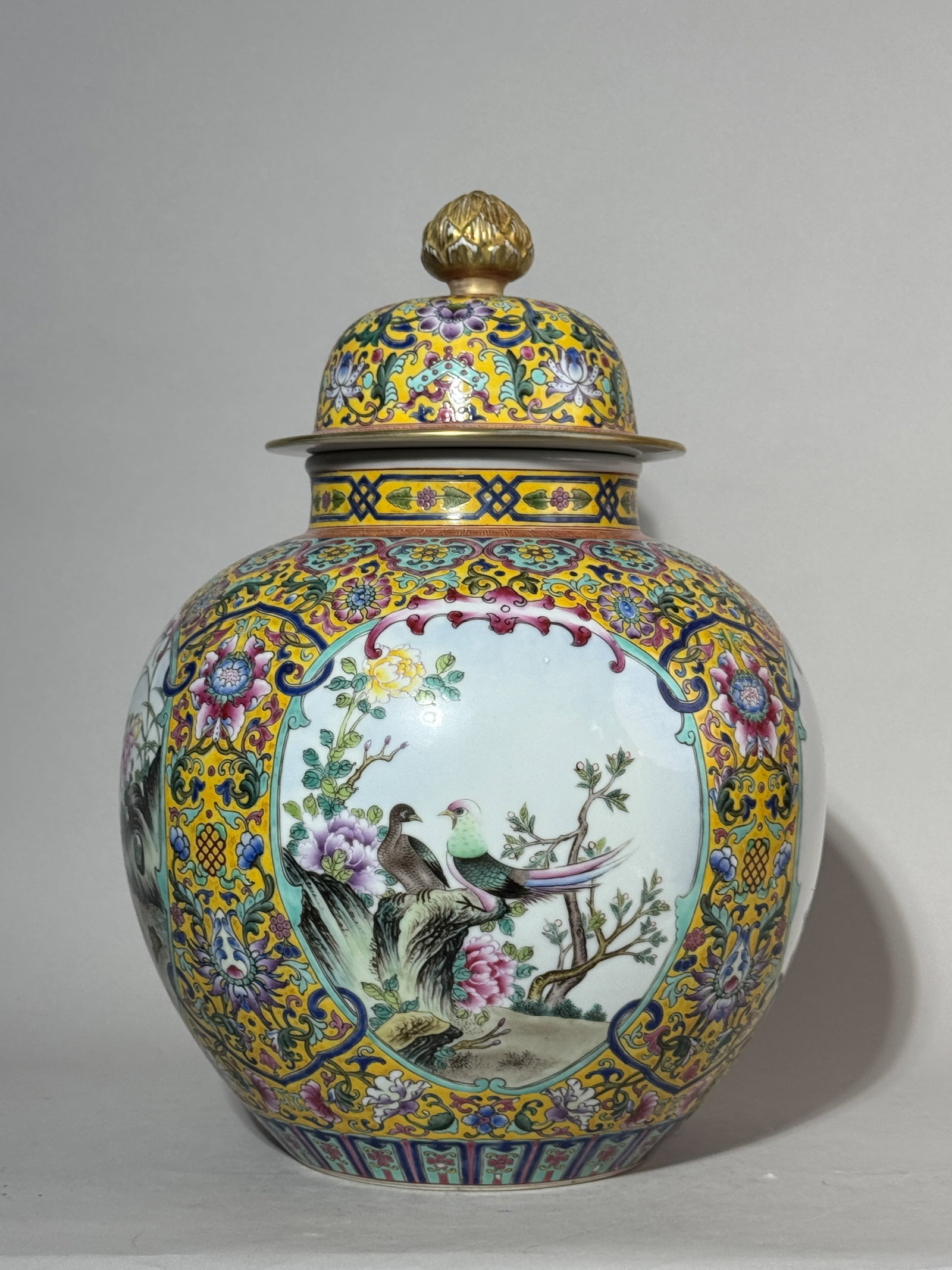 LARGE CHINESE FAMILLE ROSE PORCELAIN TEMPLE JAR (1 of 14)