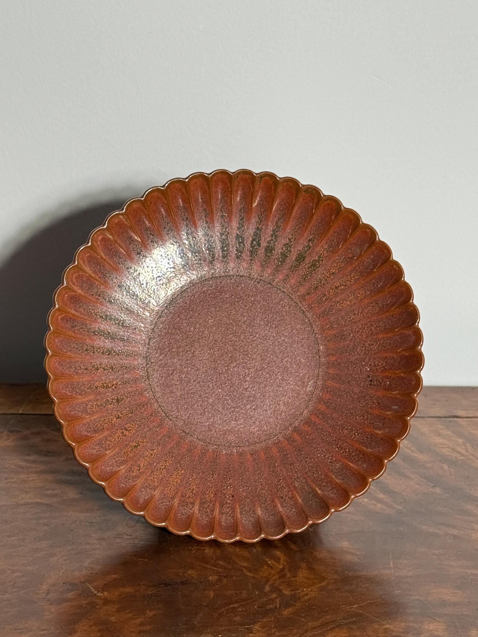 CHINESE IRON-RUST-GLAZED CHRYSANTHEMUM PORCELAIN DISH (1 of 15)