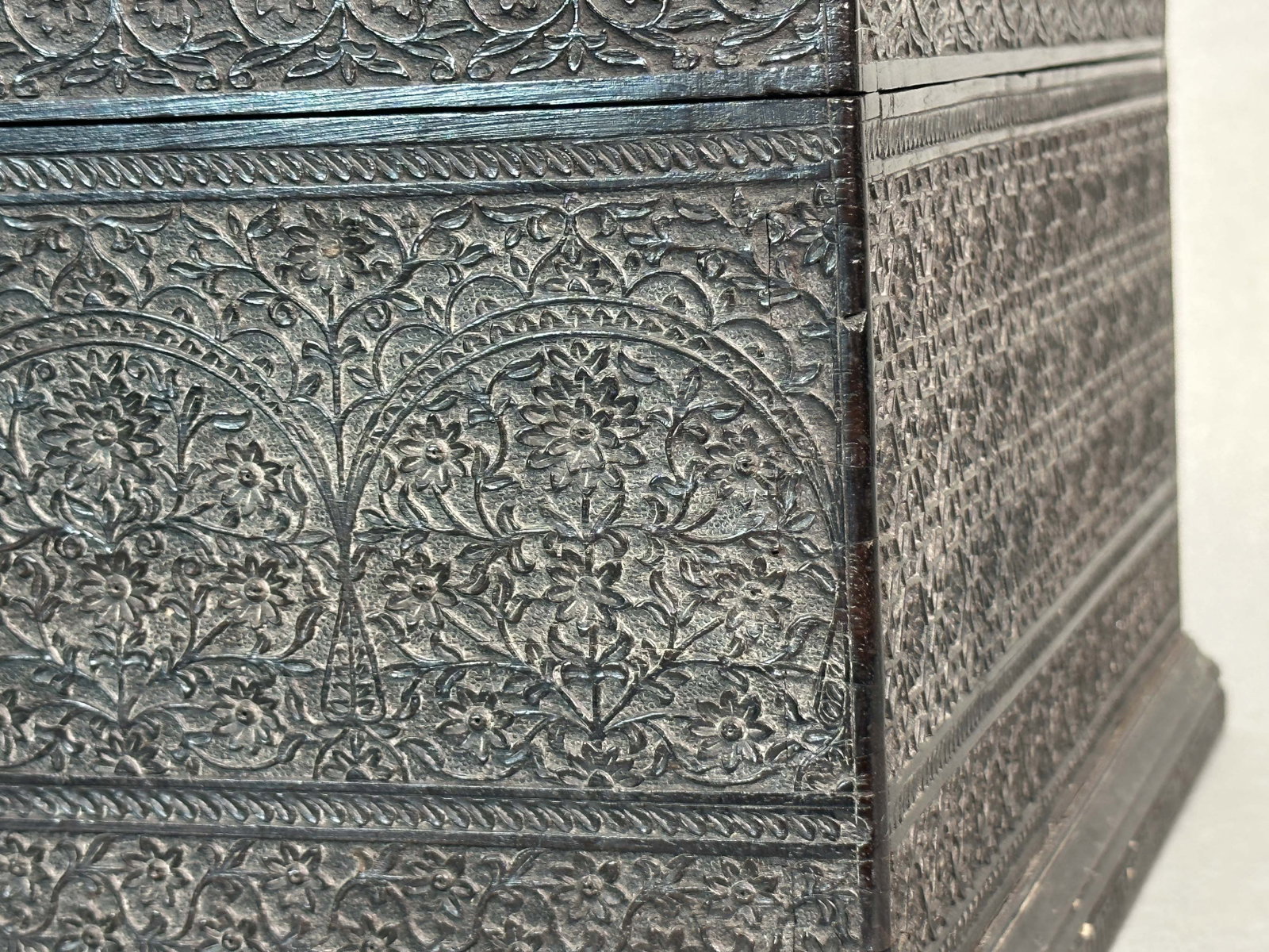 ANGLO-INDIAN ROSEWOOD DOCUMENT BOX - 2