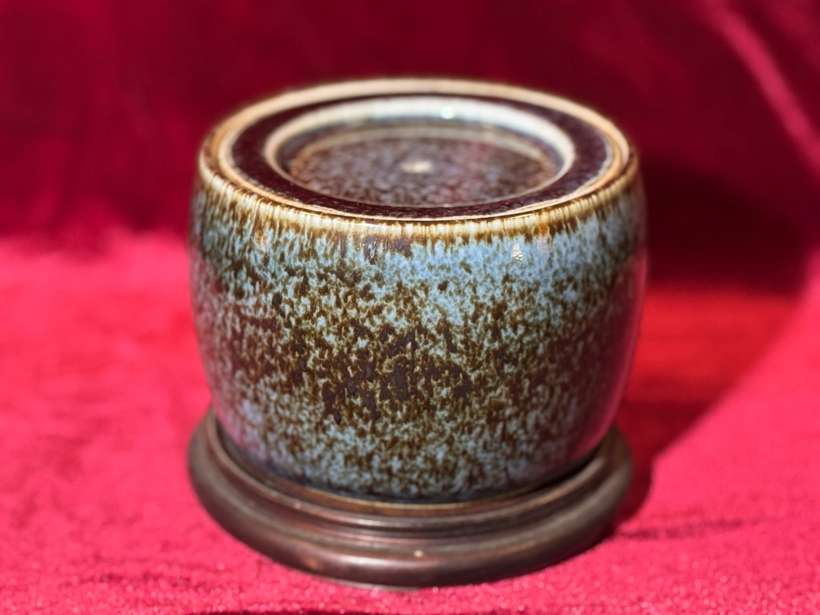 CHINESE PORCELAIN CRICKET JAR: Chinese porcelain cricket jar with Ming mark. Dimensions: Diameter: 5.25 in. (13.3 cm); Height: 3.75 in. (9.5 cm). Note: This item is in New York, where it can be shipped from.