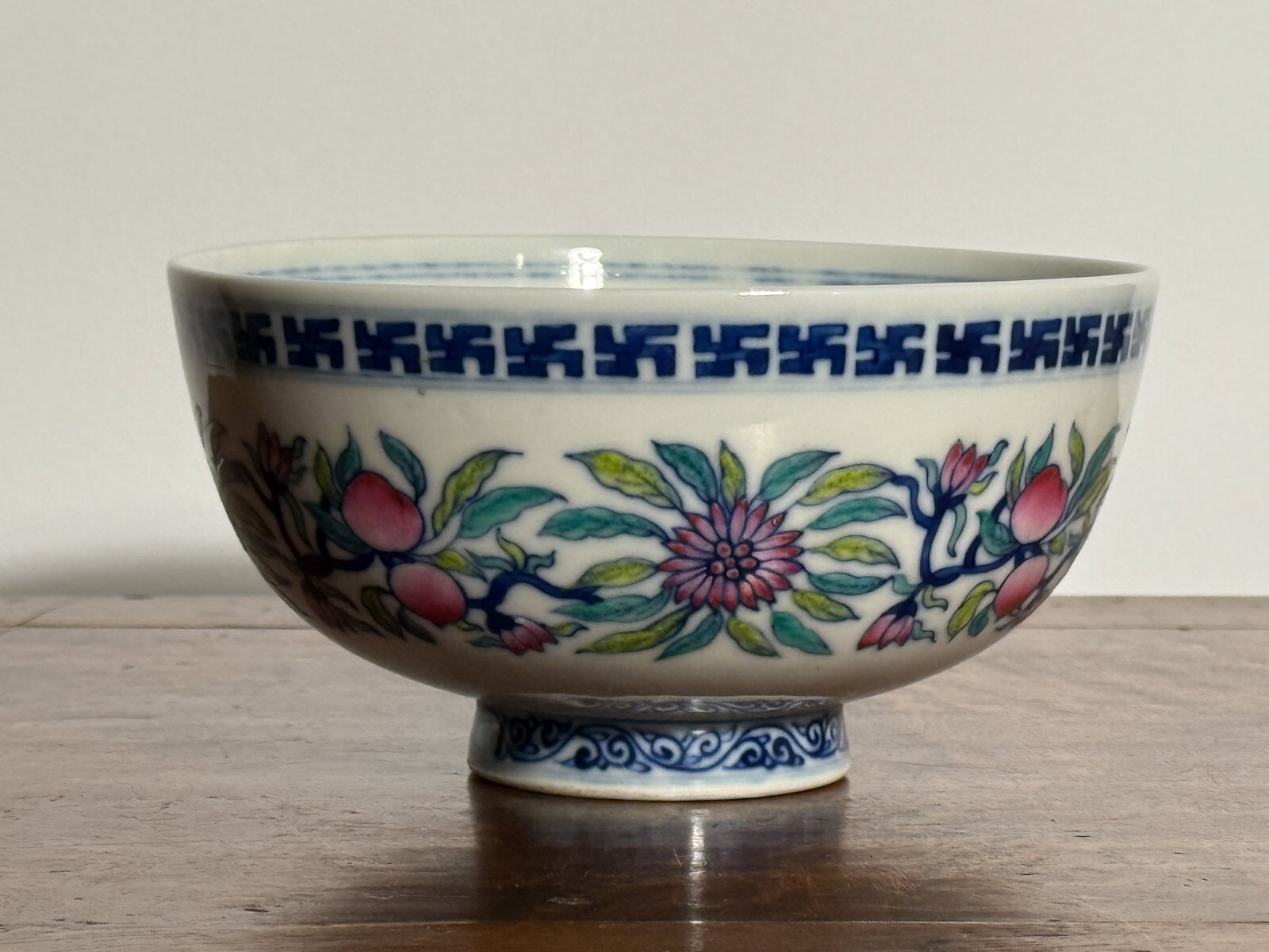 CHINESE PORCELAIN BOWL WITH PEACH MOTIF: Chinese porcelain bowl with peach motif. Dimensions: Diameter: 5.75 in. (14.6 cm); Height: 3 in. (7.6 cm). Note: This item is in New York, where it can be shipped from.