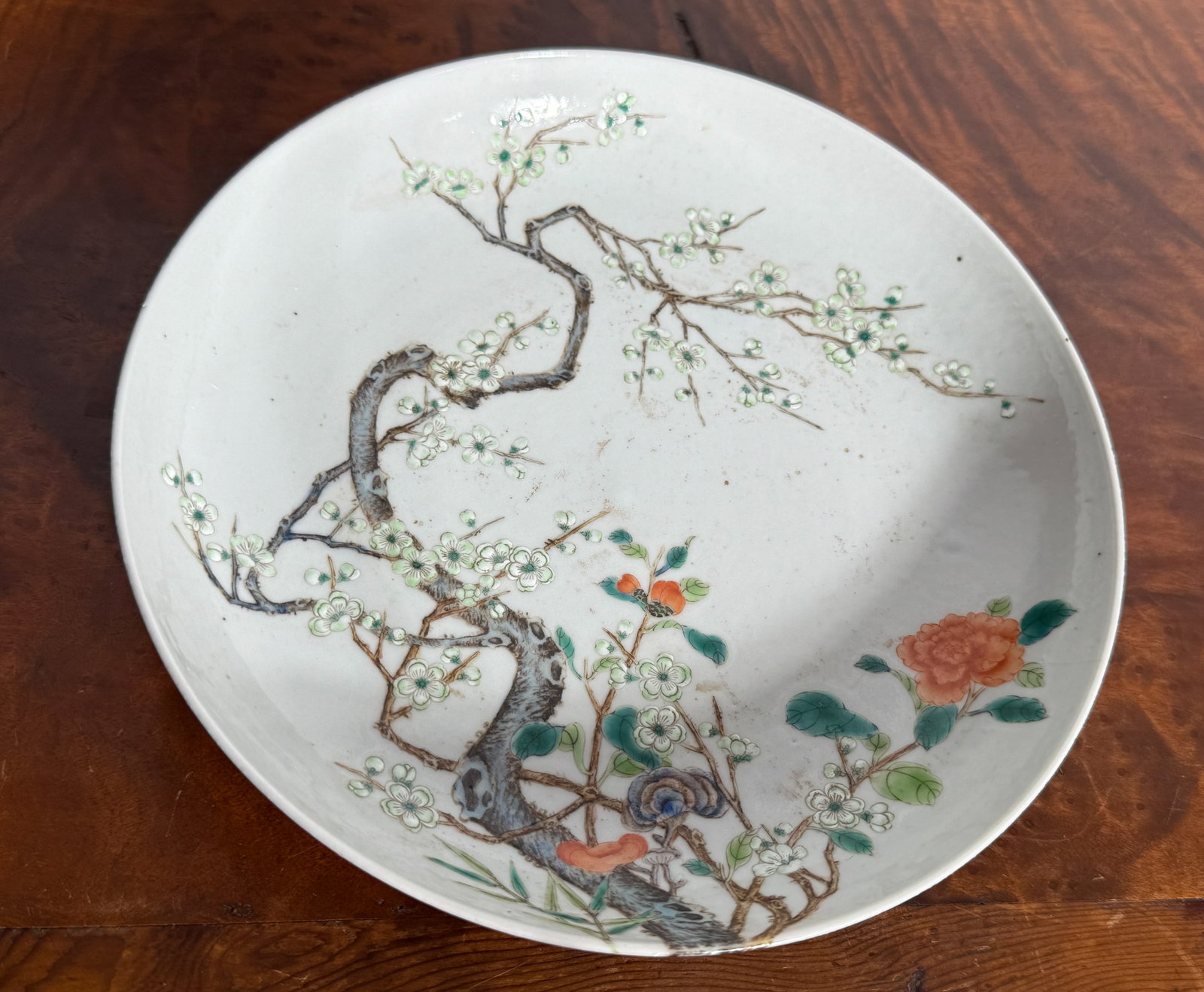 CHINESE FAMILLE ROSE PORCELAIN DISH WITH FLORAL SCENE: Chinese famille rose porcelain dish with floral scene. Dimensions: Diameter: 8 in. (20.3 cm). Note: This item is in New York, where it can be shipped from.