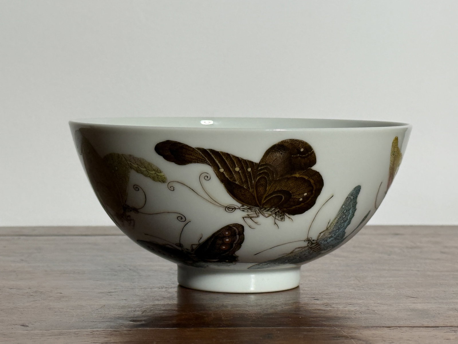 CHINESE PORCELAIN BOWL WITH BUTTERFLY DECORATION: Chinese porcelain bowl with butterfly decoration. Dimensions: Diameter: 5.8 in. (14.7 cm); Height: 2.75 in. (7.0 cm). Note: This item is in New York, where it can be shipped from.