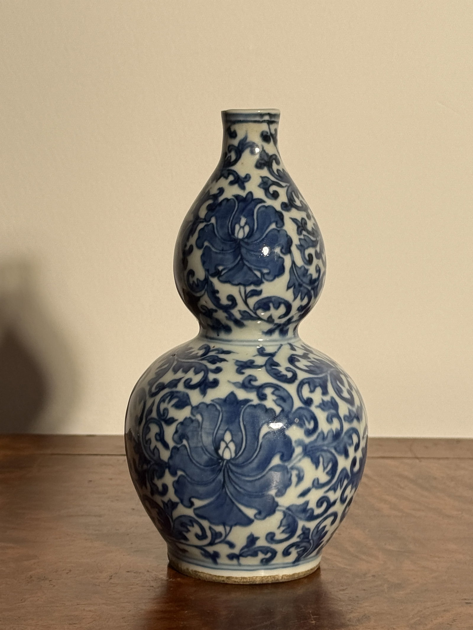 CHINESE BLUE AND WHITE DOUBLE-GOURD VASE: Chinese blue and white double-gourd porcelain vase. Dimensions: Height: 7 in. (17.8 cm). Note: This item is in New York, where it can be shipped from.
