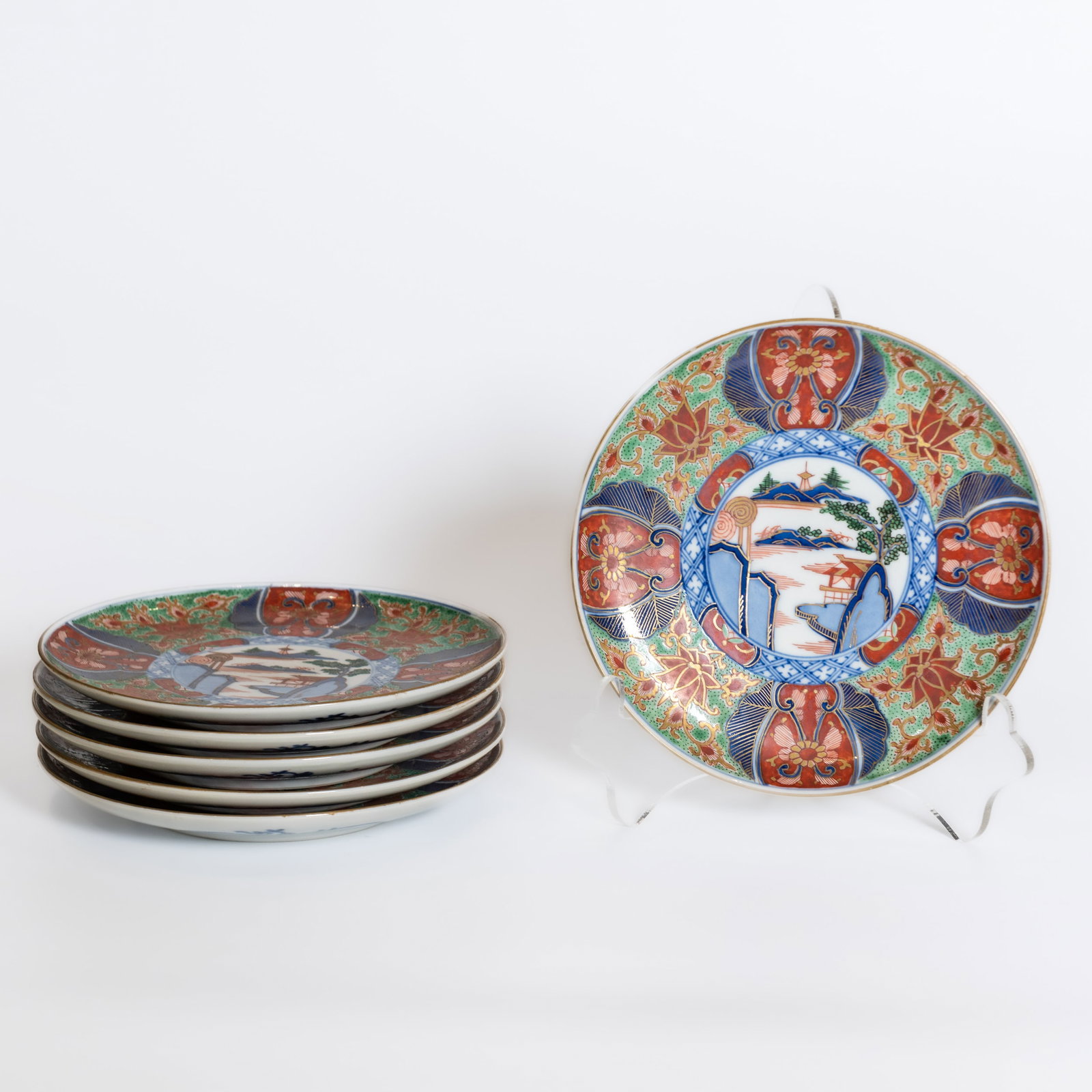 (LOT OF 6) A GROUP OF JAPANESE IMARI PORCELAIN DISHES (1 of 4)