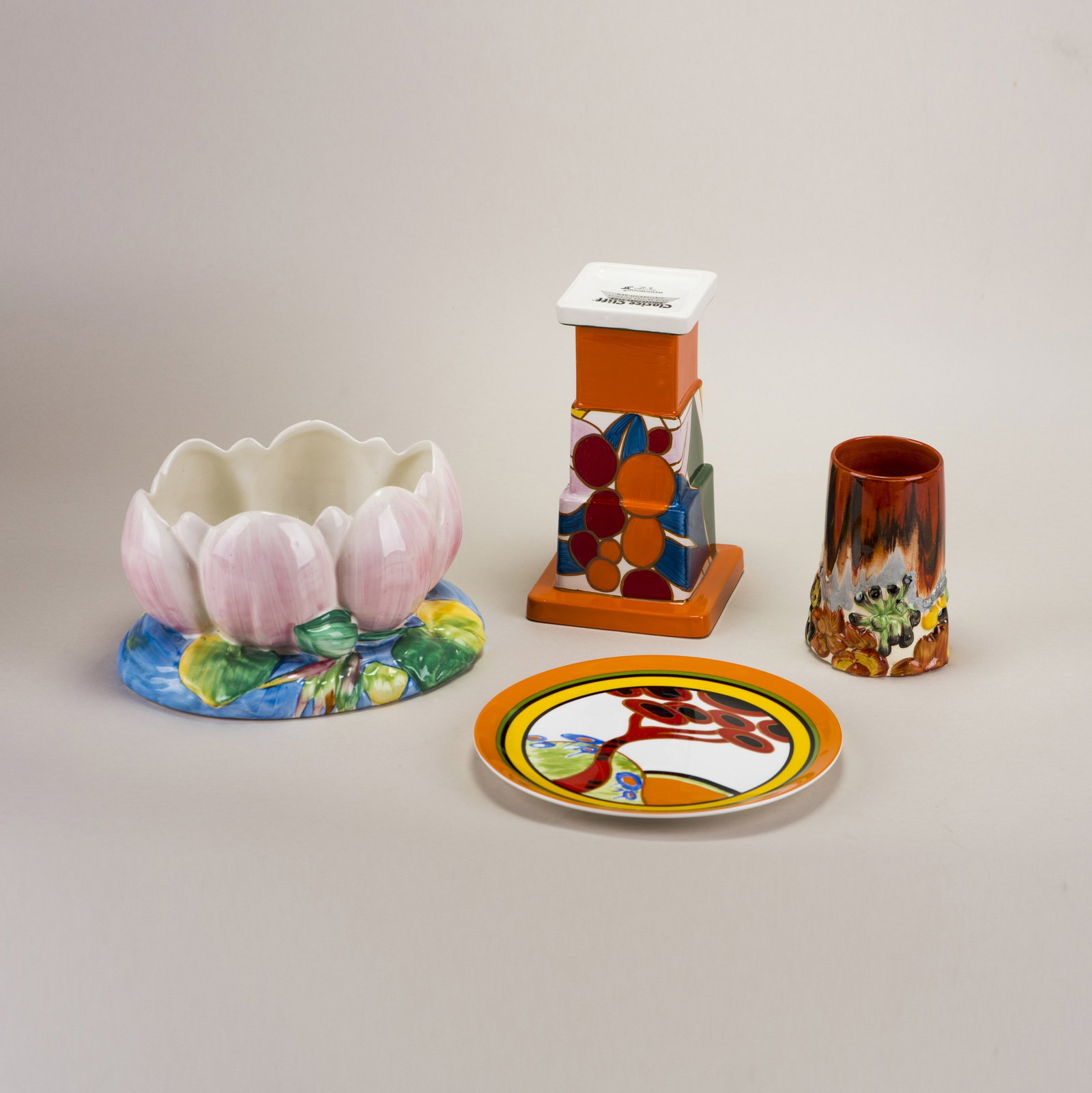 (LOT OF 4) CLARICE CLIFF EARTHENWARE TABLE ARTICLES, 20TH CENTURY (1 of 12)
