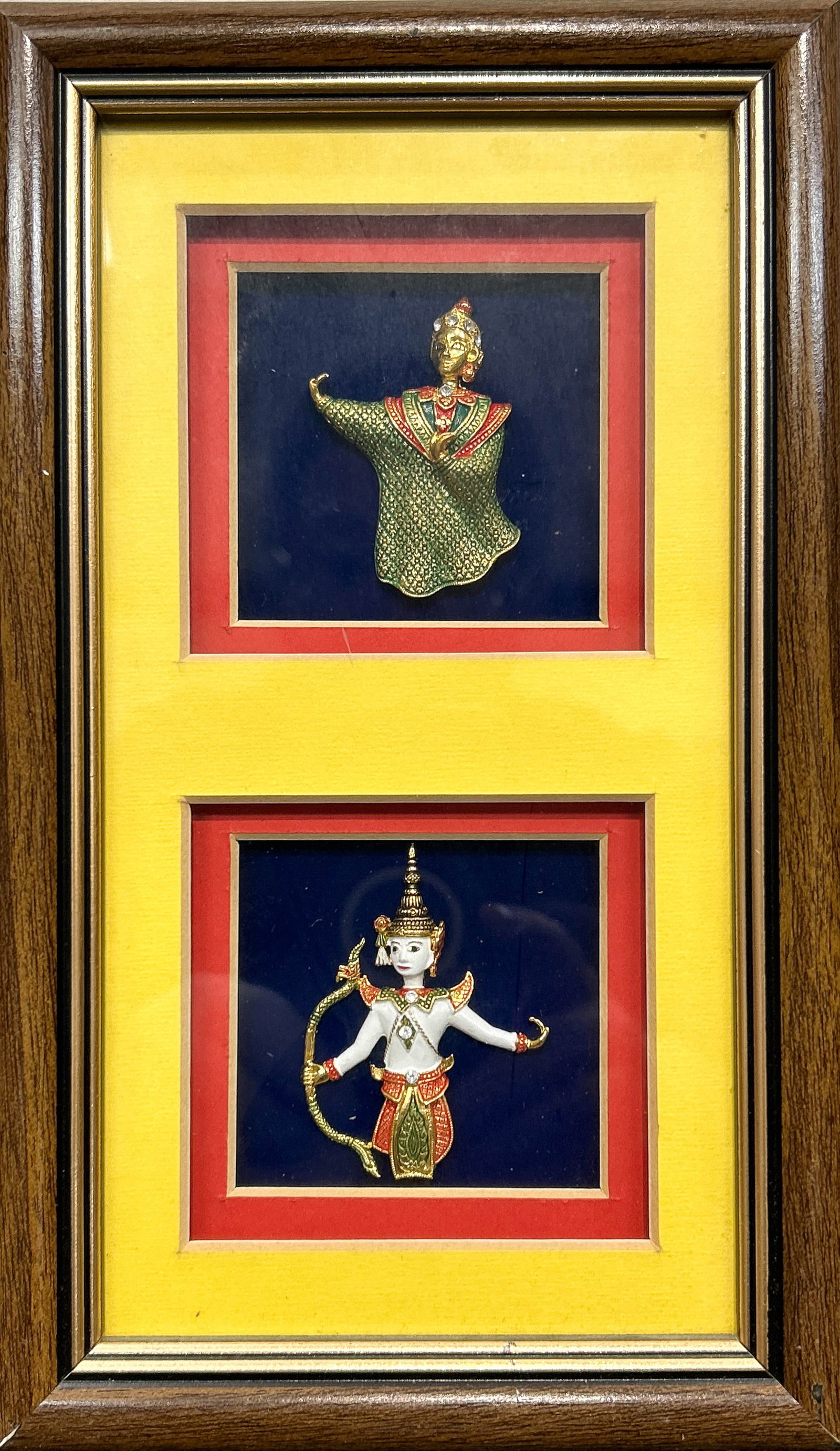 TRADITIONAL INDIAN WALL ART FRAME: Traditional Indian wall art frame. Overall (With Frame): 9.45"h x 5.71"w (24 x 14.5 cm)