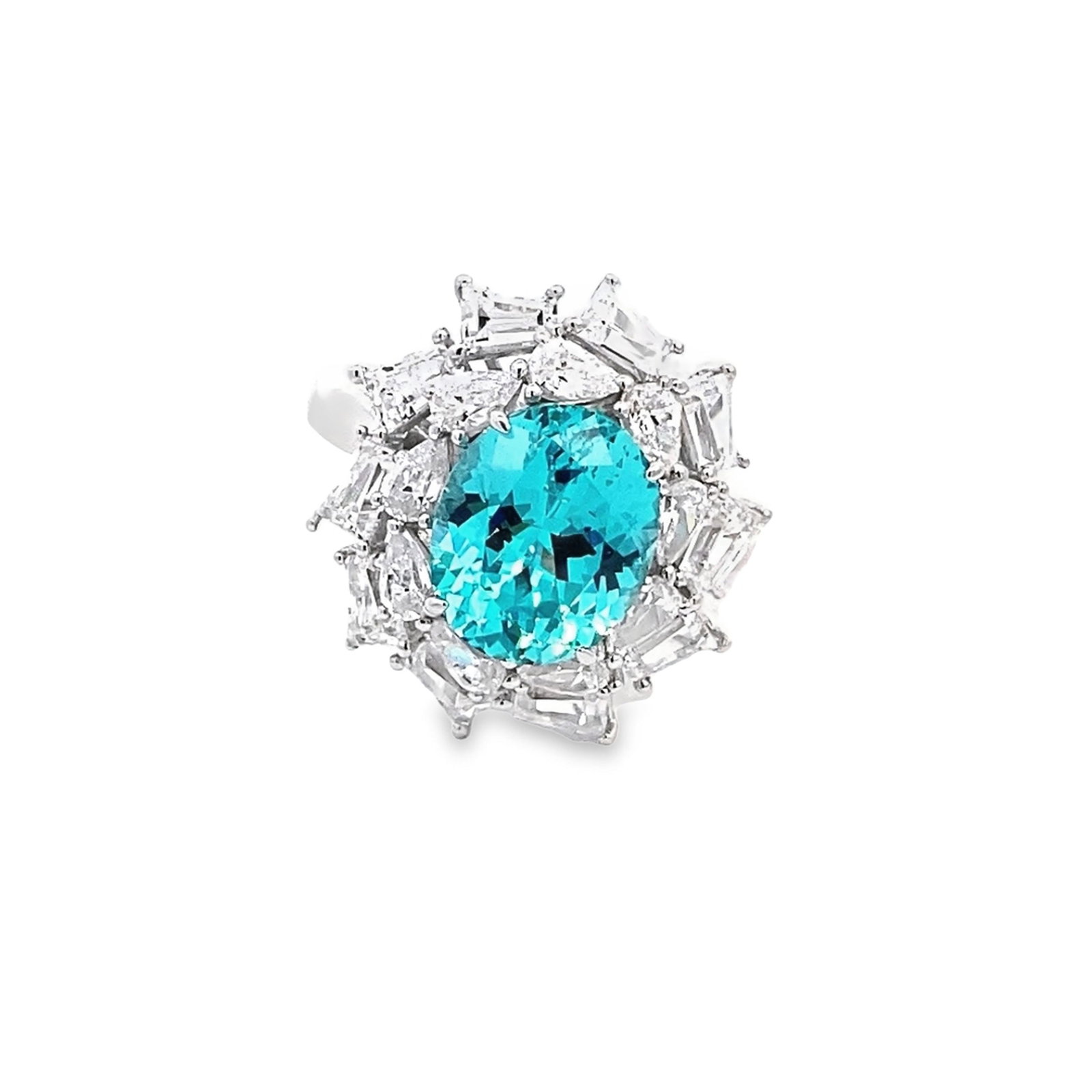 AN OVAL-CUT BLUE GEMSTONE FASHION JEWELRY RING: An oval-cut blue gemstone fashion jewelry ring. Size: 7.25 6.75 ct