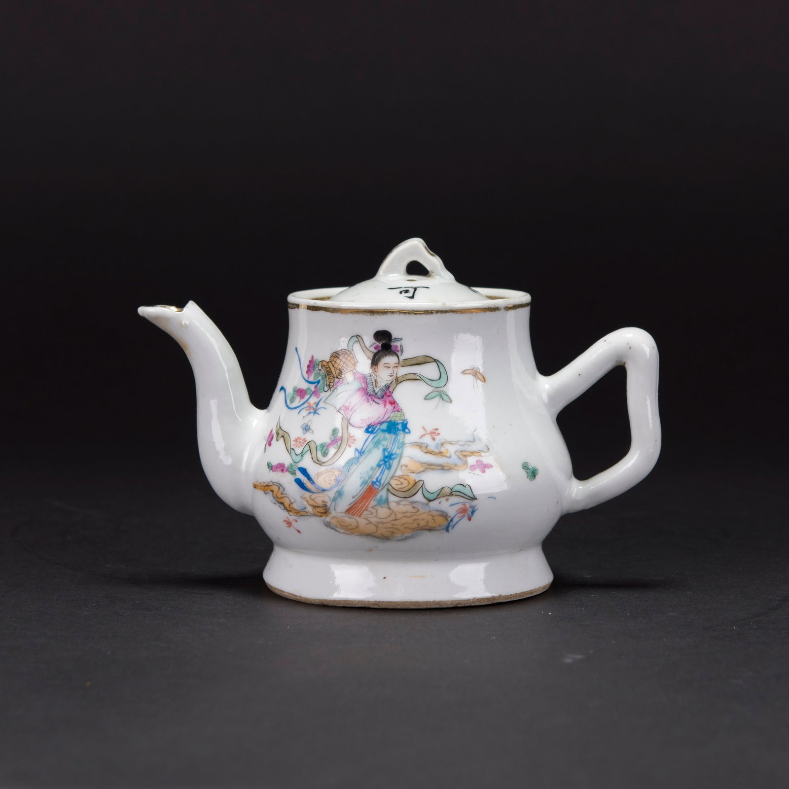 A CHINESE FAMILLE-ROSE 'FIGURAL' TEAPOT, REPUBLIC PERIOD (1 of 10)