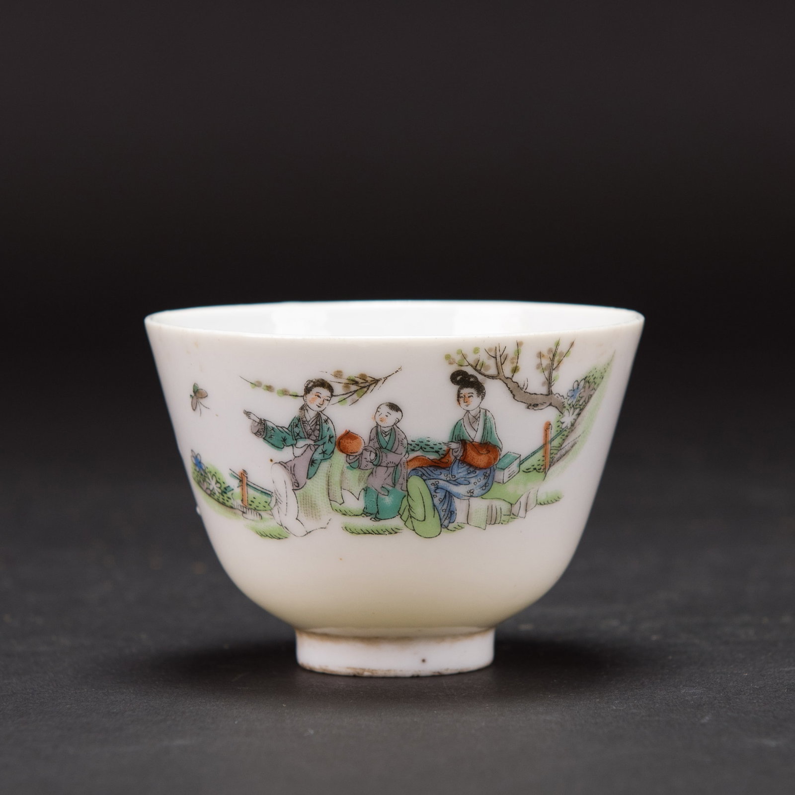 A FAMILLE-ROSE 'FIGURAL' CUP, REPUBLIC PERIOD: A famille-rose 'figural' cup, Republic period. H5.75 x 8.5 cm