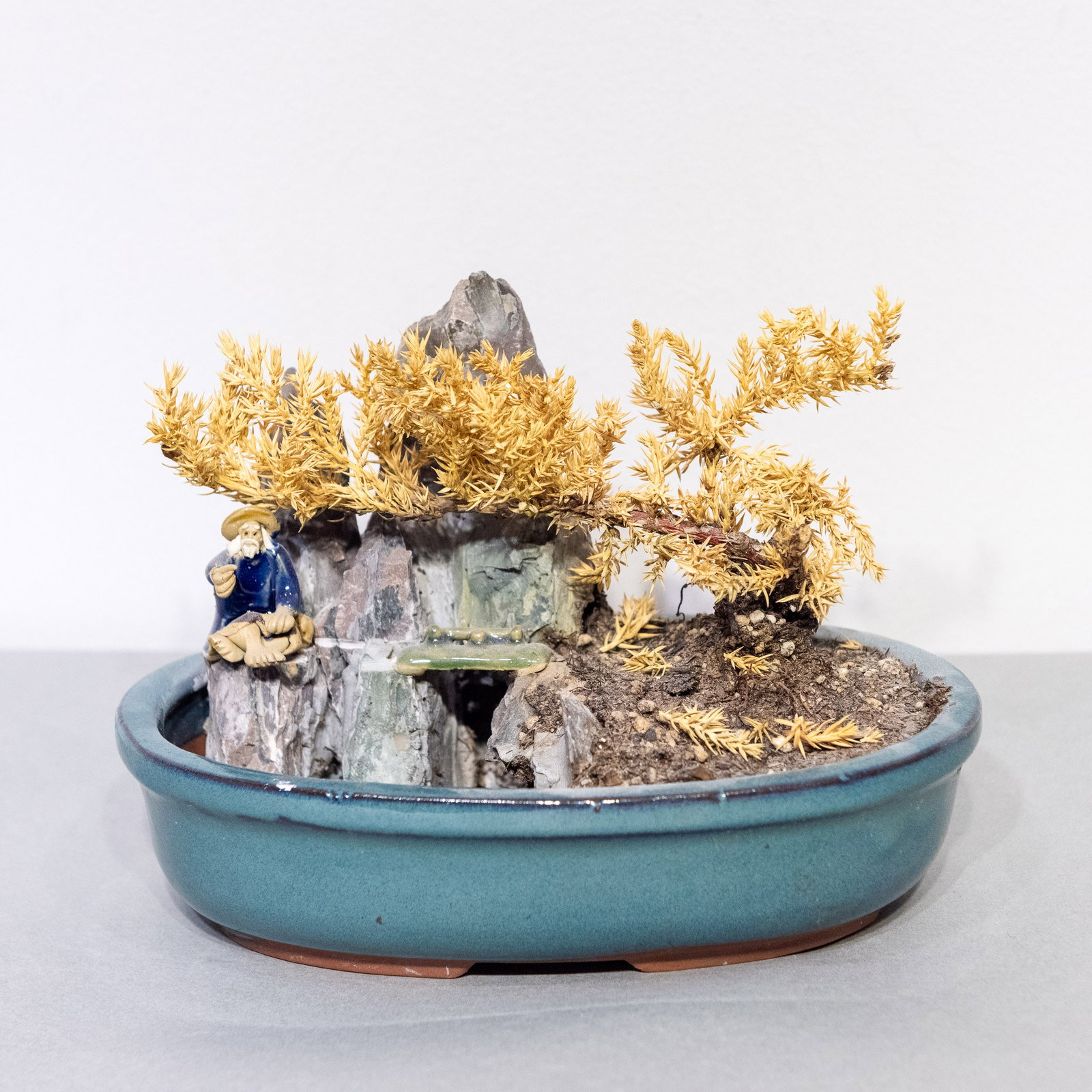 A ROCK AND PORCELAIN 'LANDSCAPE' DISPLAY: A rock and porcelain 'landscape' display. 5.71"h x 7.87"w x 5.51"l (14.5 x 20 x 14 cm)