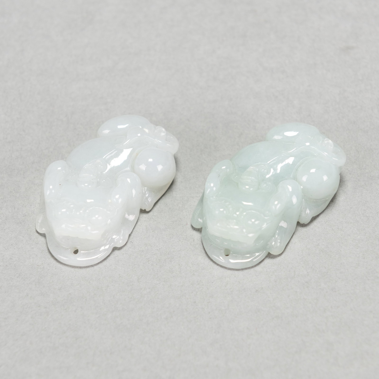 (LOT OF 2) TWO CHINESE JADEITE ORNAMENTS (1 of 4)