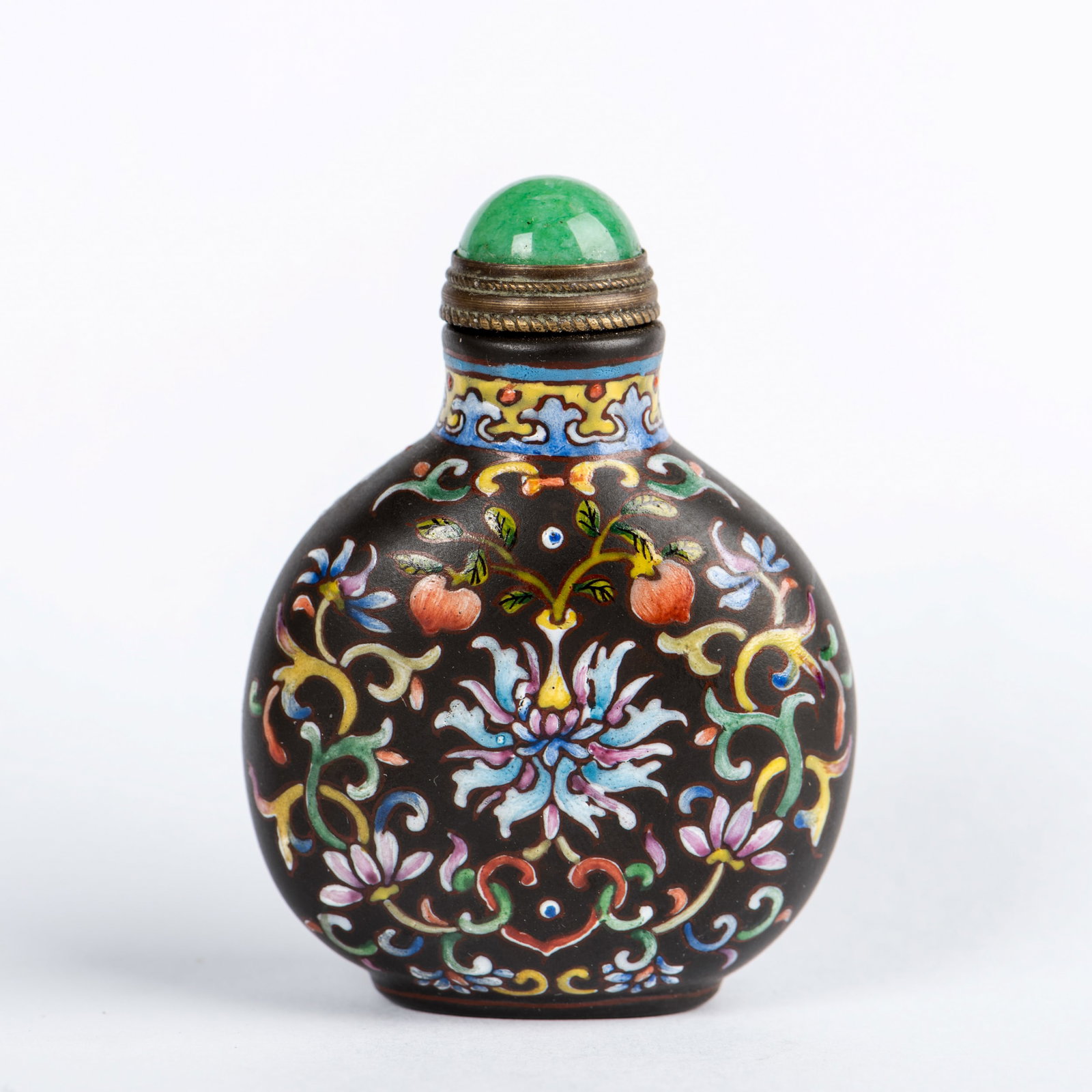 CHINESE ENAMELED 'FLOWER' SNUFF BOTTLE (1 of 4)