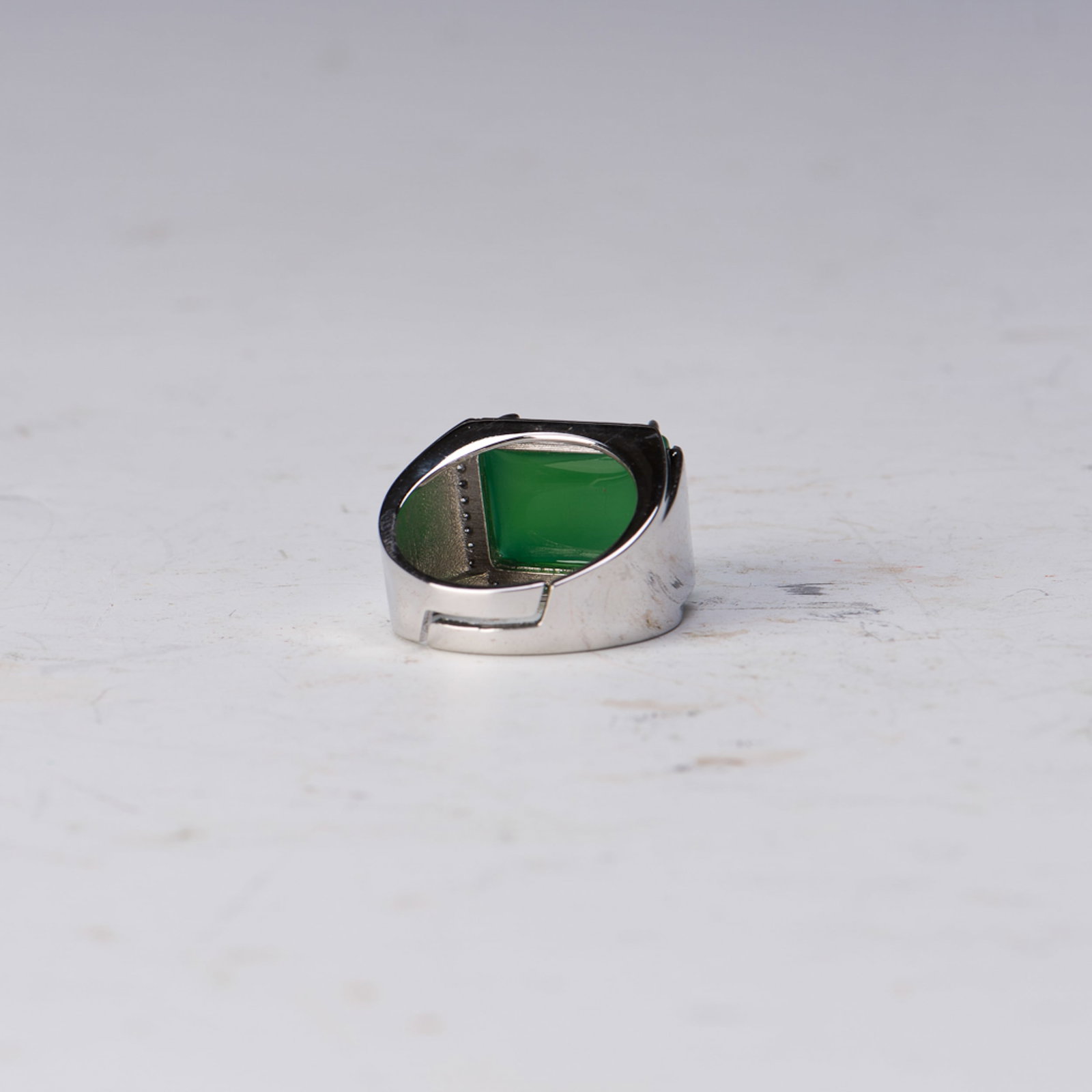 GREEN STONE RING, POSSIBLY JADEITE - 3