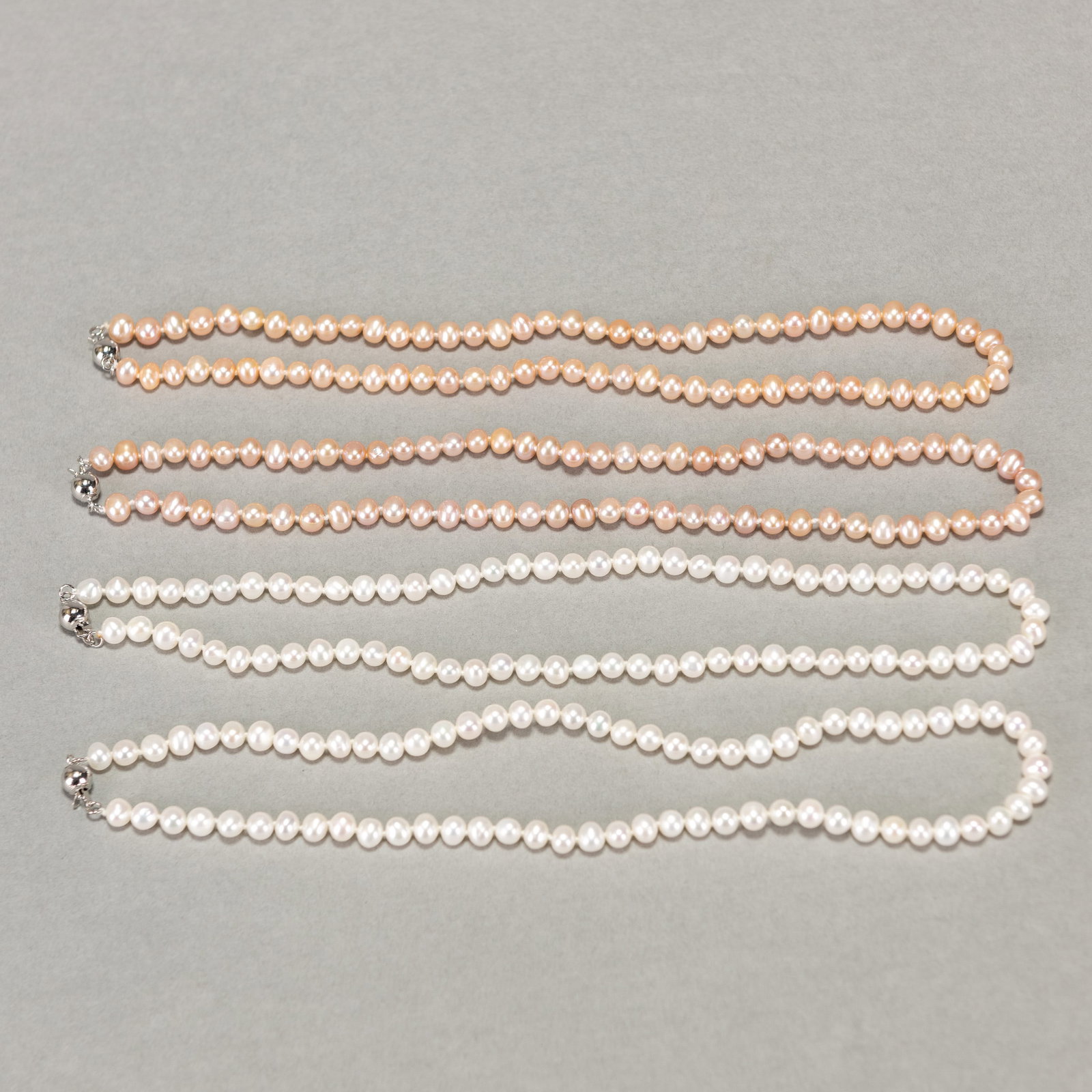 (LOT OF 4) STRANDS OF WHITE, PINK AND PEACH PEARL NECKLACES: (lot of 4) Four strands of white, pink and peach pearl necklaces. Approx. length: 16.93" (43 cm); 49.5 gross dwt