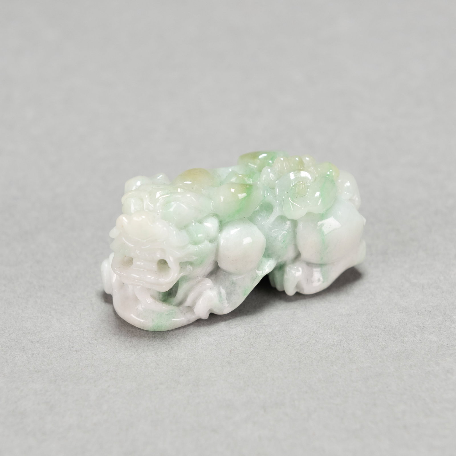 A CHINESE JADEITE ORNAMENT: A Chinese jadeite ornament. 5.5 x 3 x 3 cm