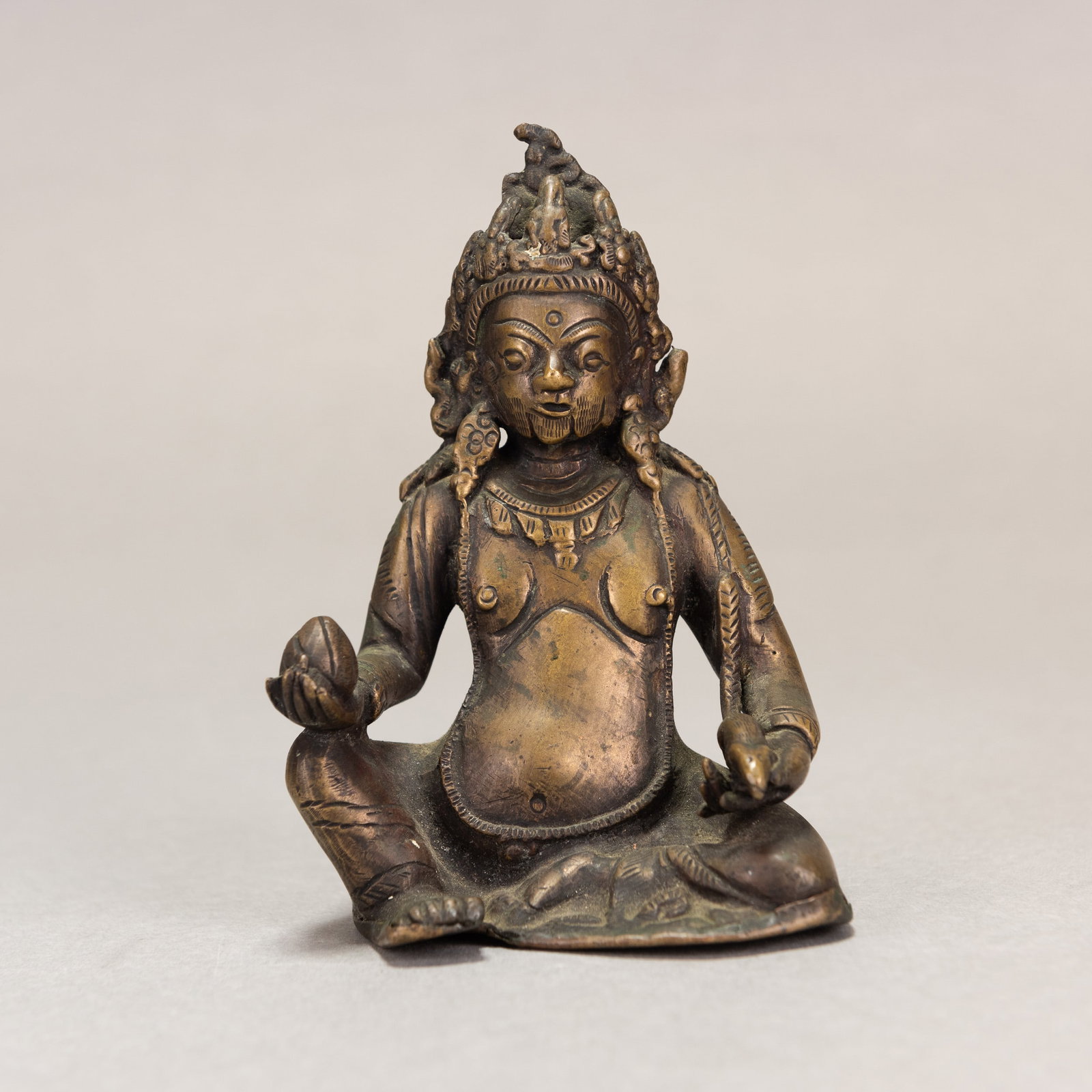 TIBETAN BRONZE BUDDHA: Tibetan bronze Buddha. 5.43"h x 3.94"w x 2.56"l (13.8 x 10 x 6.5 cm)