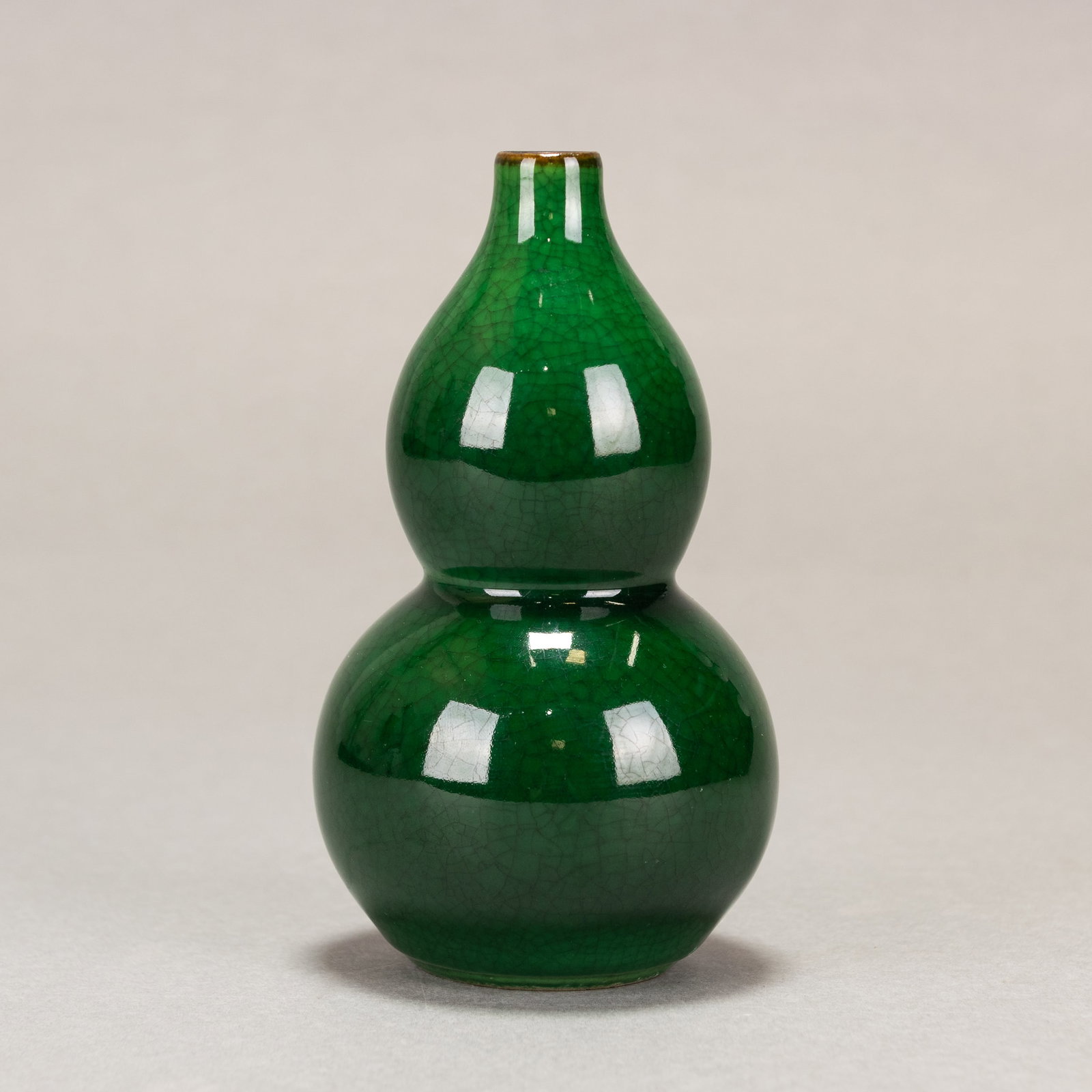 CHINESE GREEN-GLAZED PORCELAIN VASE (1 of 7)