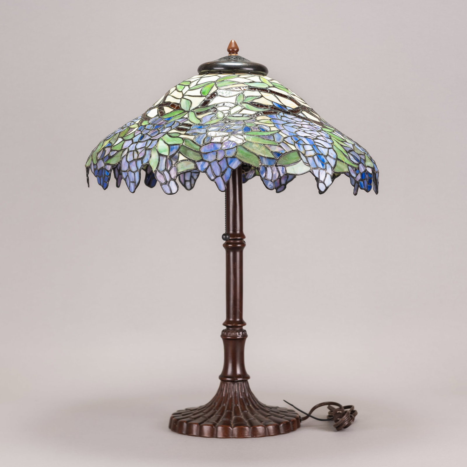 TIFFANY-STYLE STAINED GLASS LAMP (1 of 6)