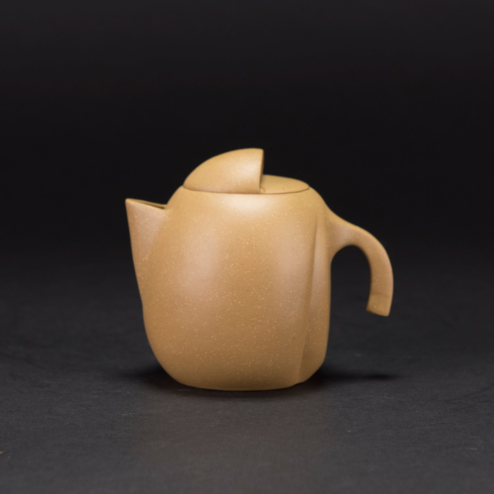 A CHINESE ZISHA TEAPOT (1 of 12)