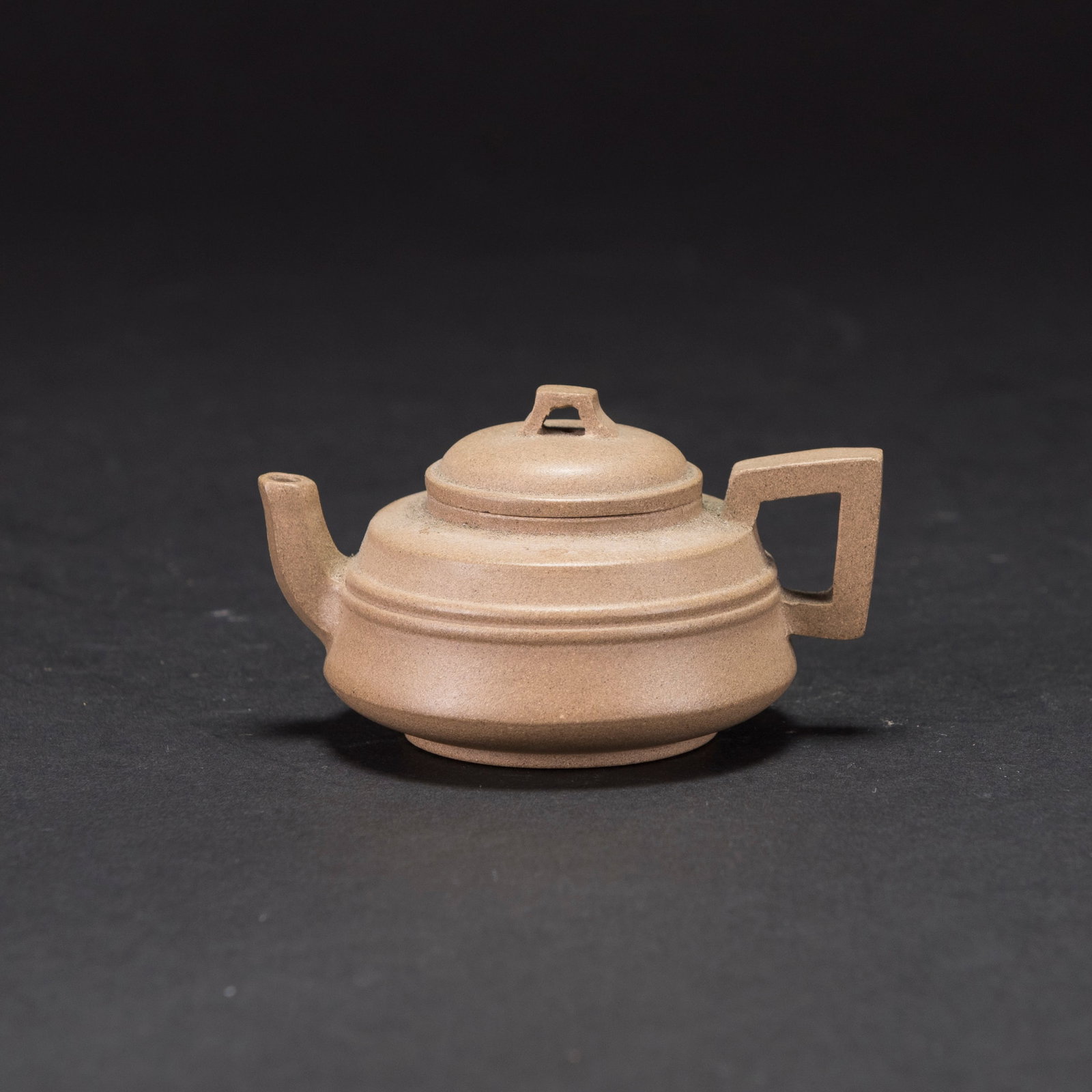 A CHINESE ZISHA TEAPOT (1 of 10)
