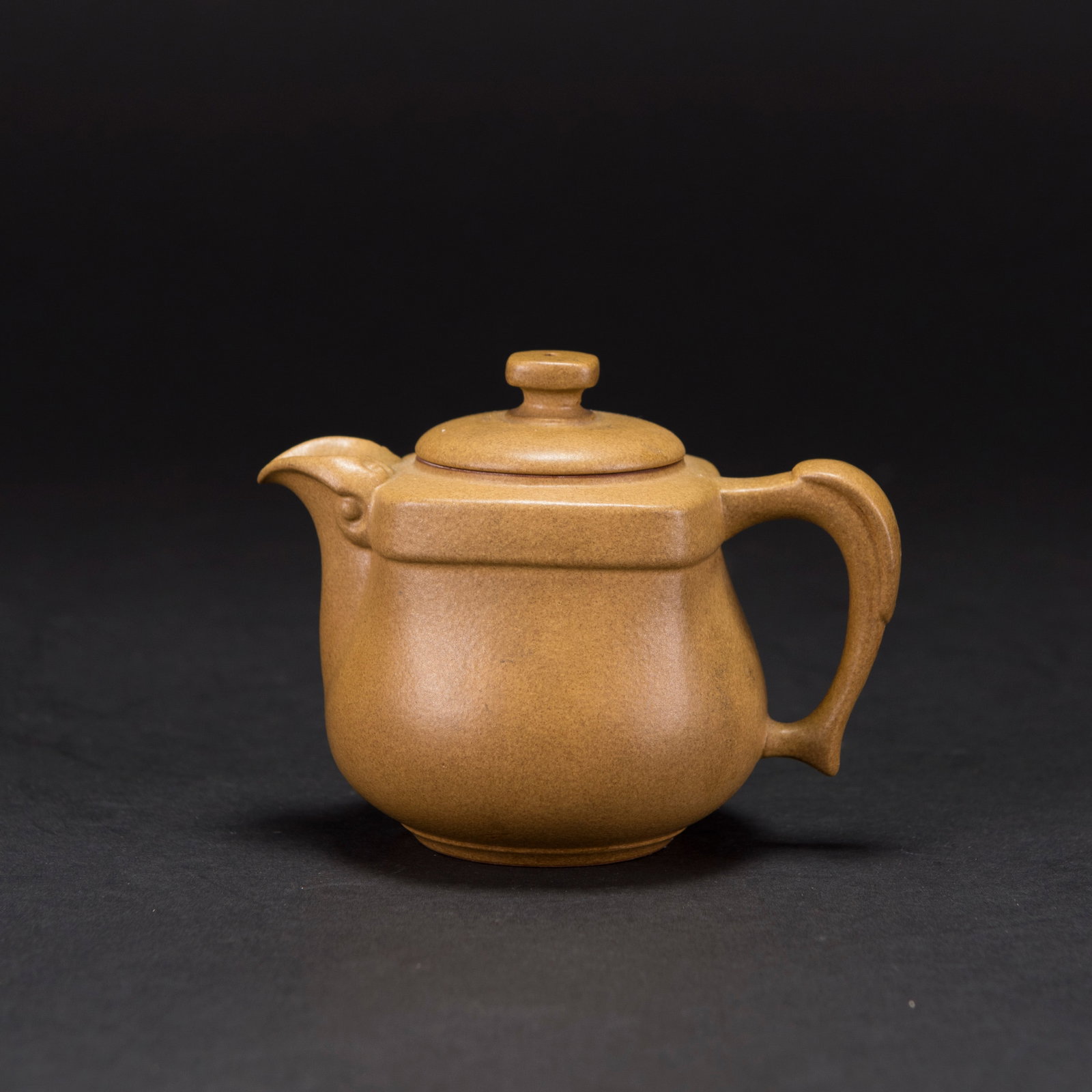 A CHINESE ZISHA TEAPOT (1 of 12)