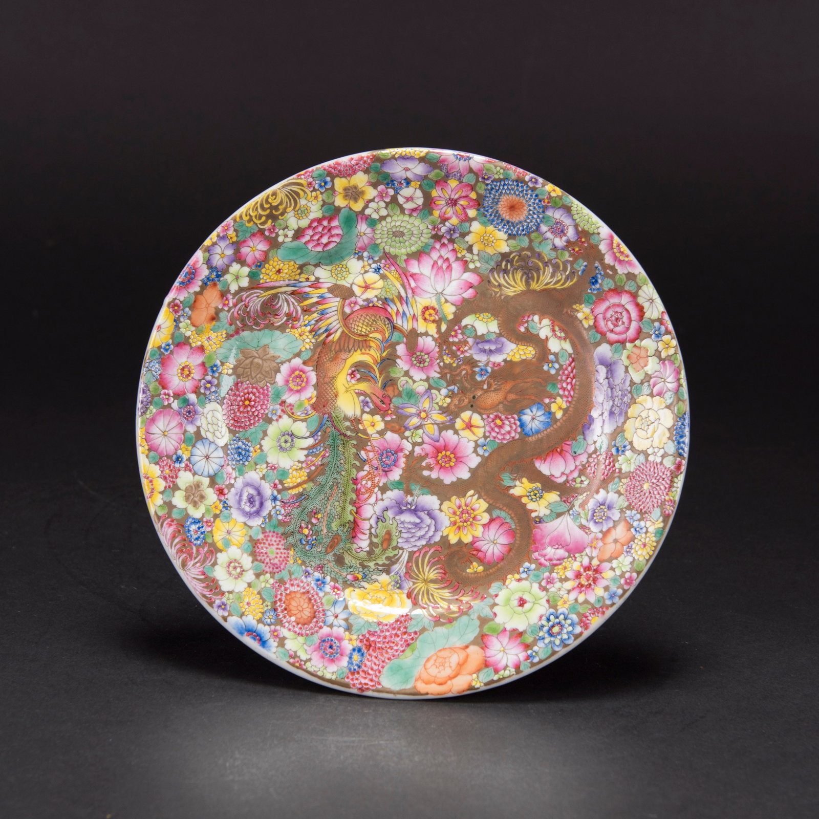 GILT-DECORATED MILLEFLEURS 'DRAGON AND PHOENIX' DISH, QIANLONG MARK: A gilt-decorated millefleurs 'dragon and phoenix' dish, Qianlong mark. 20.5 x 2 cm