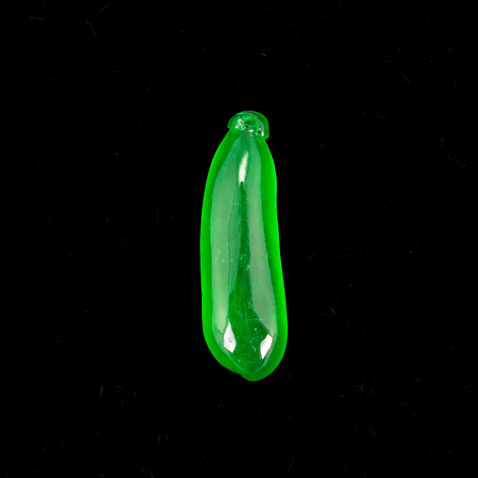 A CHINESE JADEITE PENDANT (1 of 4)