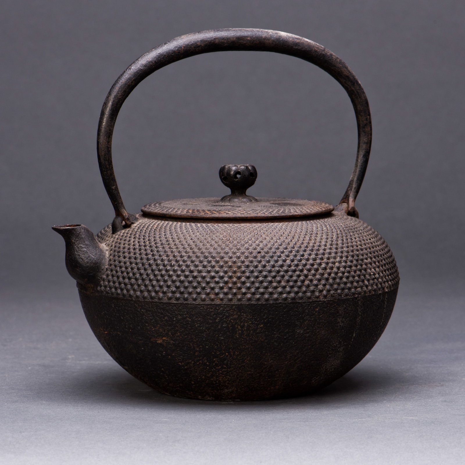 JAPANESE CAST-IRON TEAPOT (1 of 3)