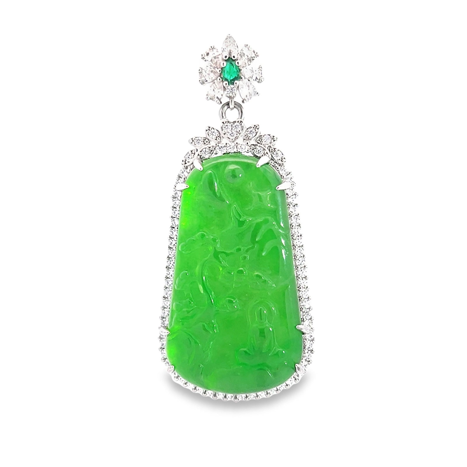 A JADEITE PENDANT: A jadeite pendant. H5.1 x 3 x 1 cm