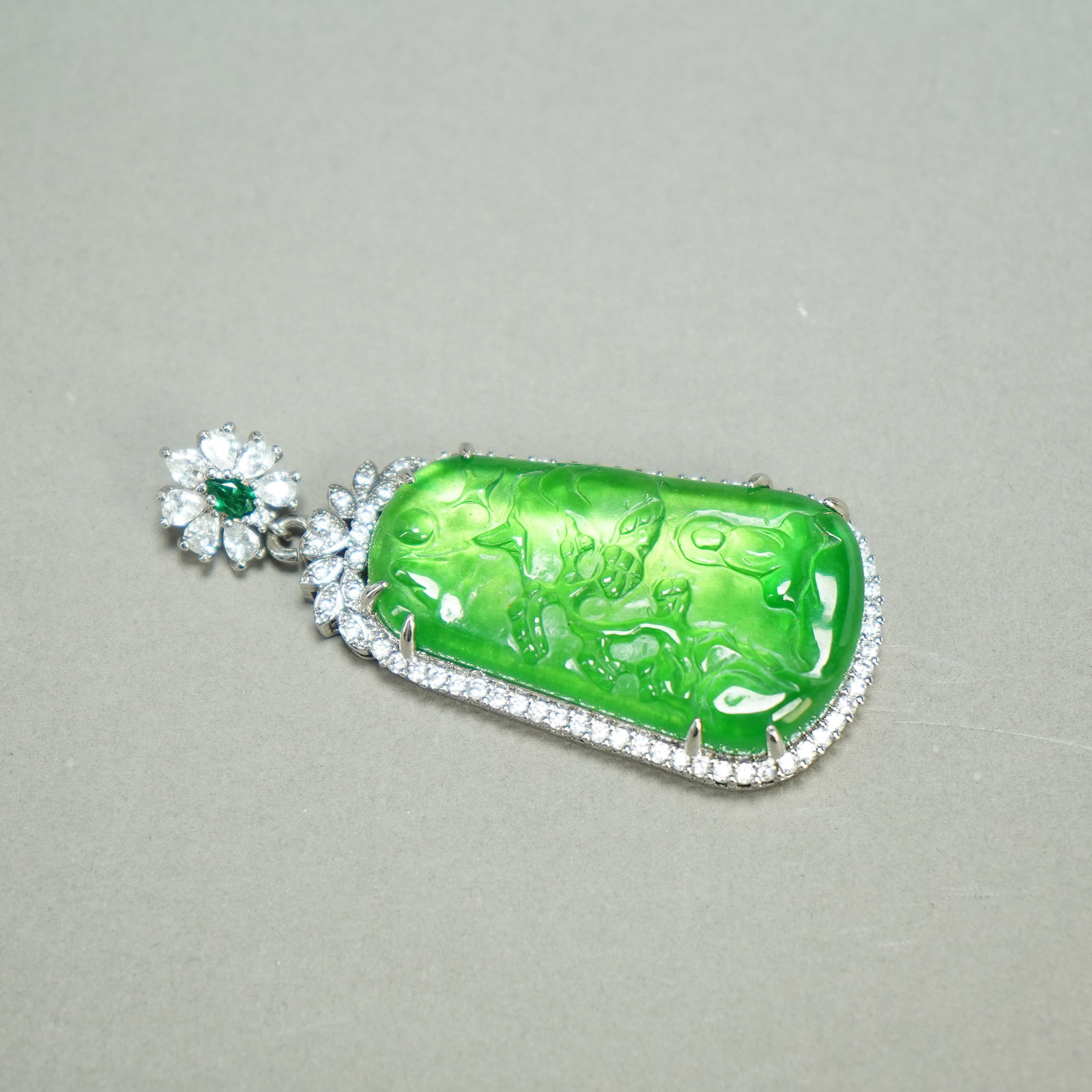A JADEITE PENDANT - 6