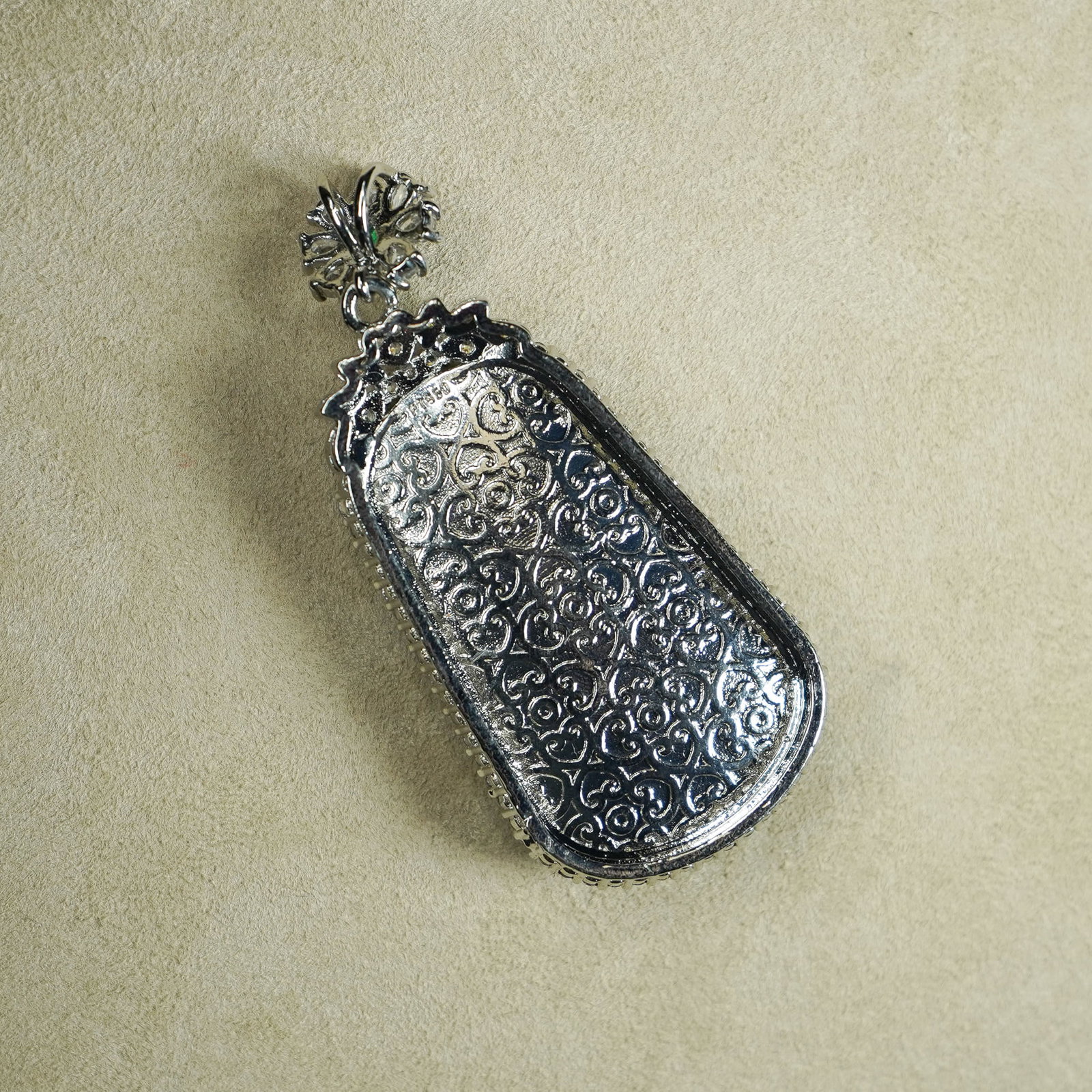 A JADEITE PENDANT - 8
