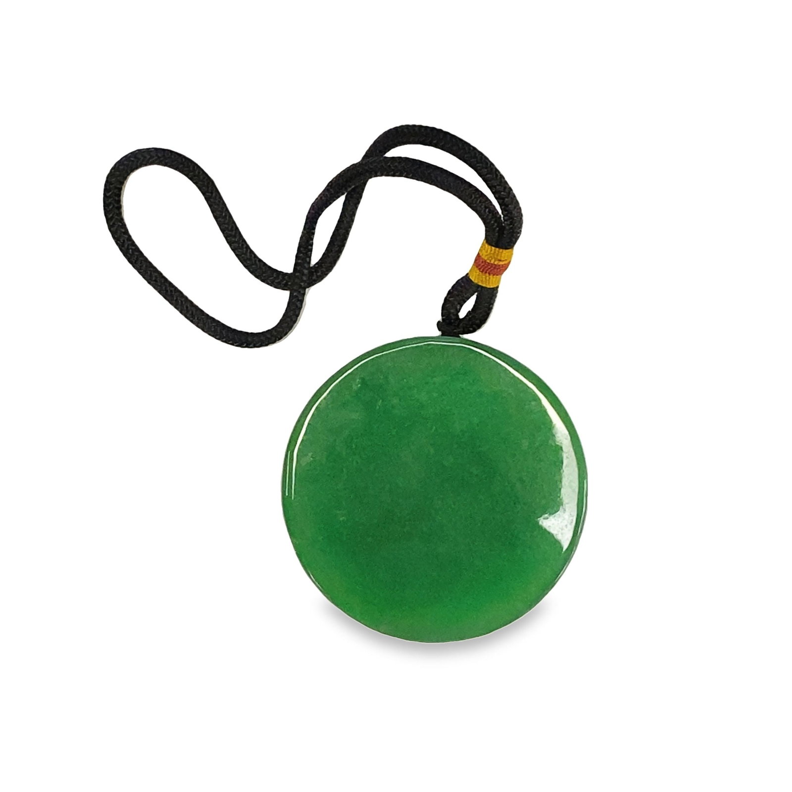 A CIRCULAR JADEITE PENDANT: A circular jadeite pendant. D5.6 cm