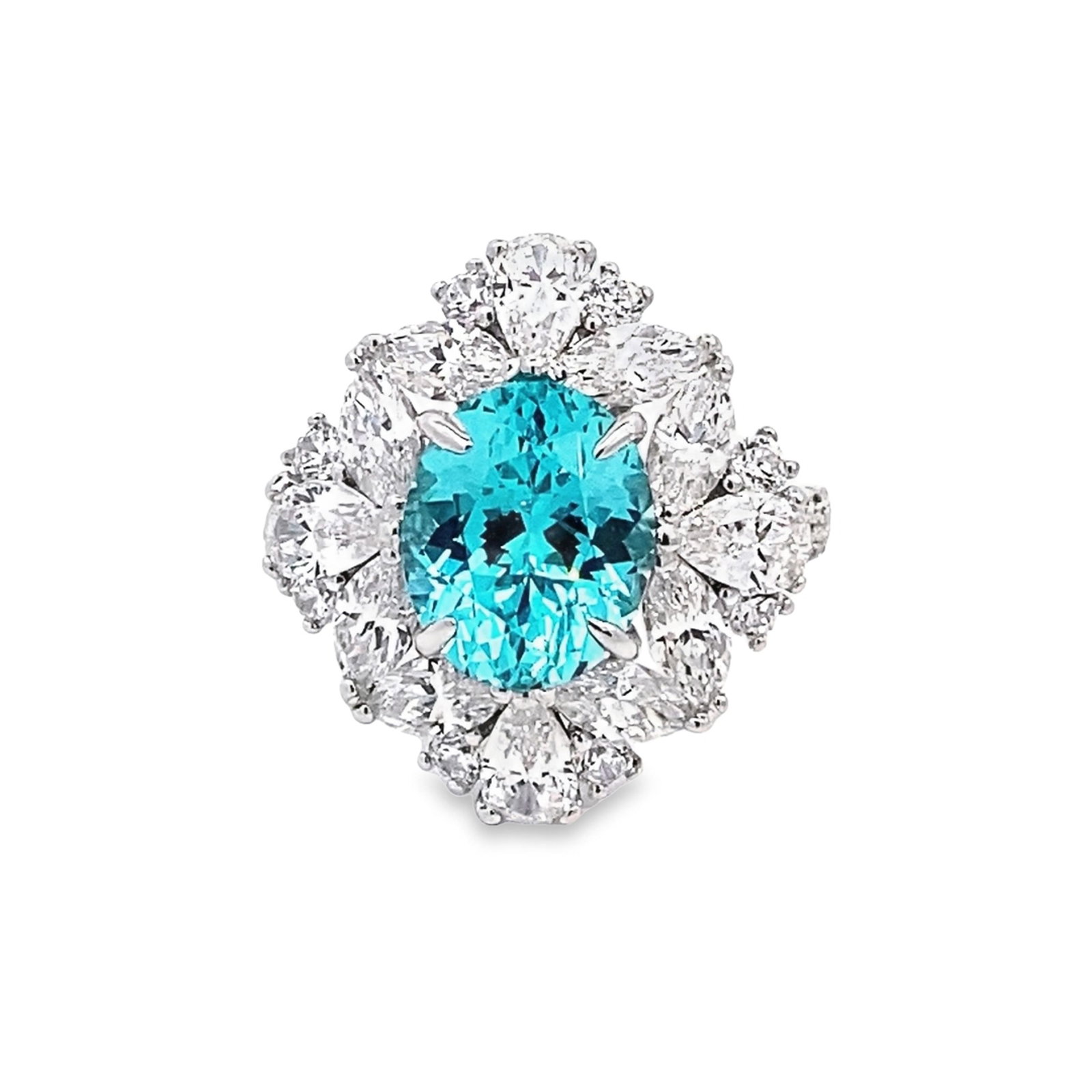 A GEMSTONE FASHION JEWELRY RING: A gemstone fashion jewelry ring. Size: 6.75 6.27 ct