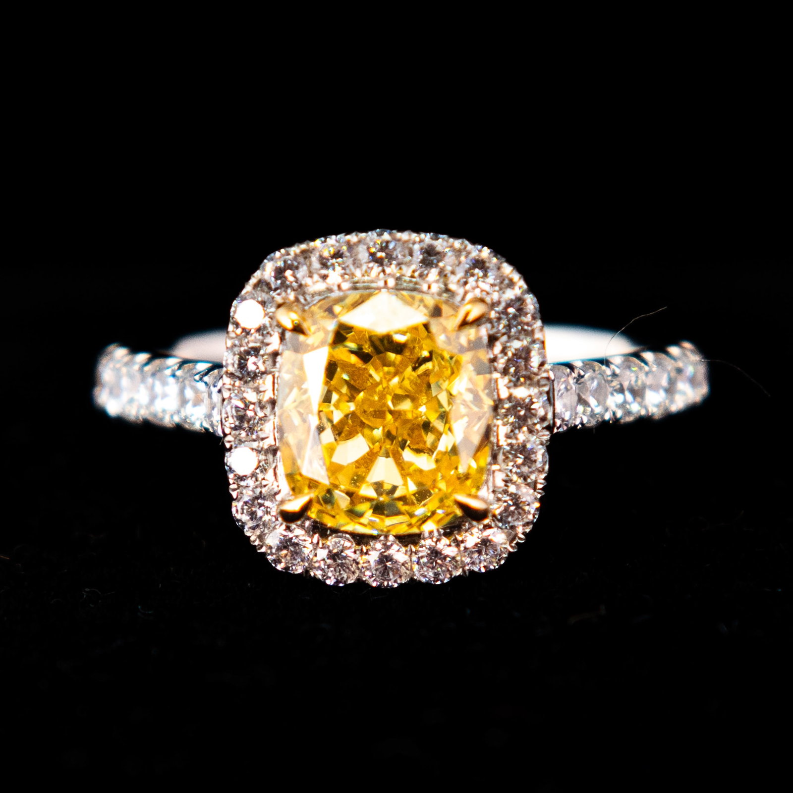 A FASHION JEWELRY YELLOW DIAMOND-STYLE RING: A fashion jewelry yellow diamond-style ring. Size: 7.75