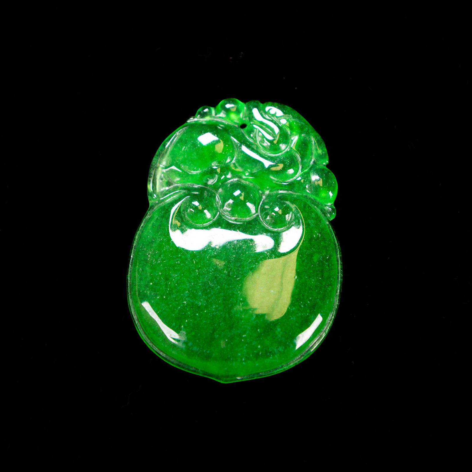 A JADEITE PENDANT: A jadeite pendant. 5 x 3.5 cm