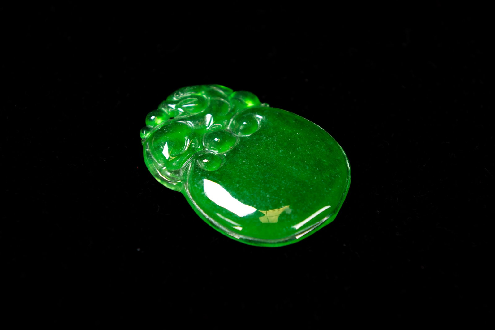 A JADEITE PENDANT - 2
