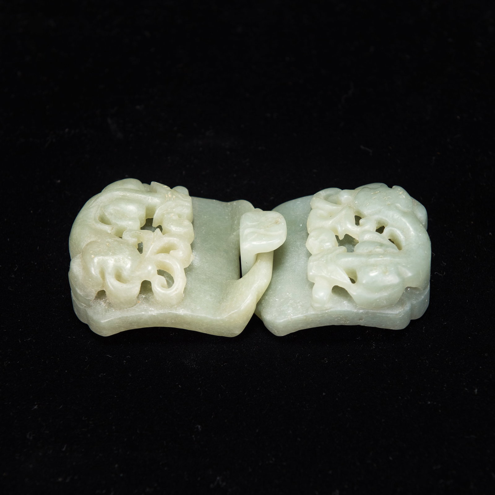 A CELADON JADE BELT HOOK AND BUCKLE (1 of 9)